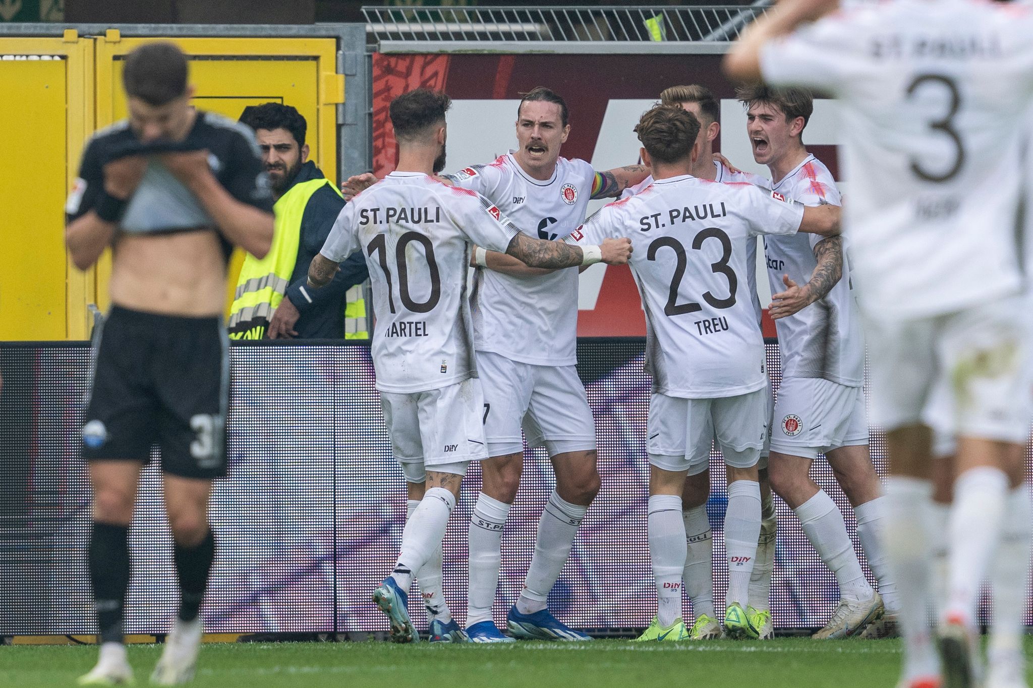 Spektakel im Gratisspiel – Aufstiegsrennen als Stadtduell