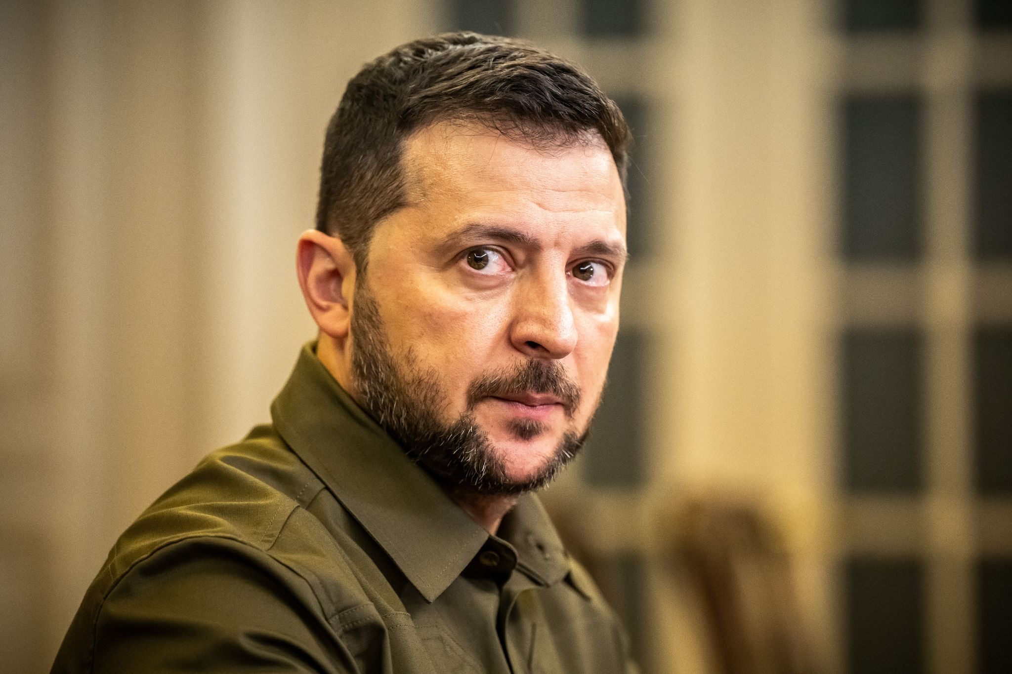 Selenskyj bittet bei Nato-Besuch um mehr Hilfe