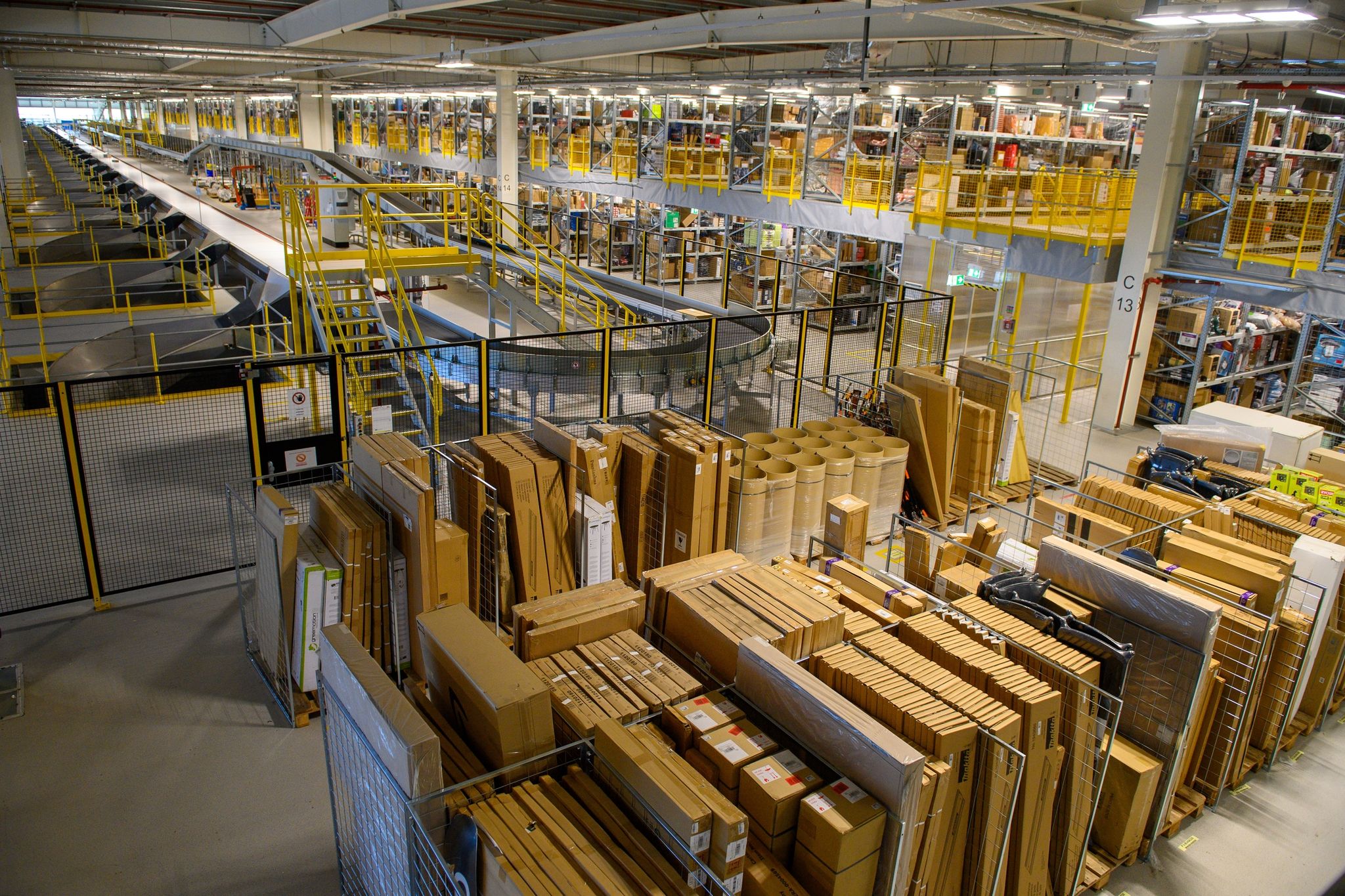 Jobmarkt: Lagerhelfer und Bürokräfte begehrt