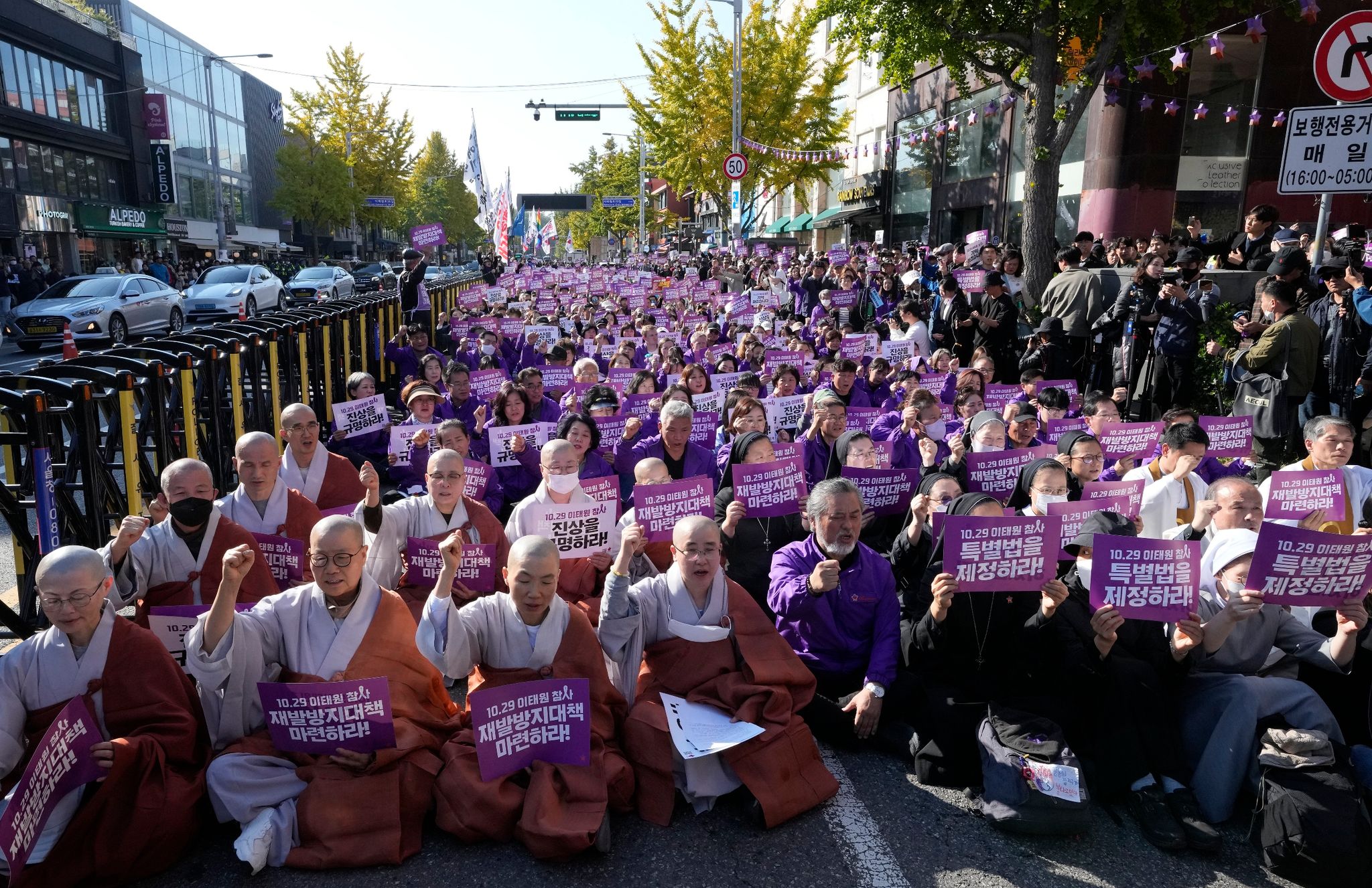 Nach Massenpanik: Tausende gedenken in Seoul der Opfer