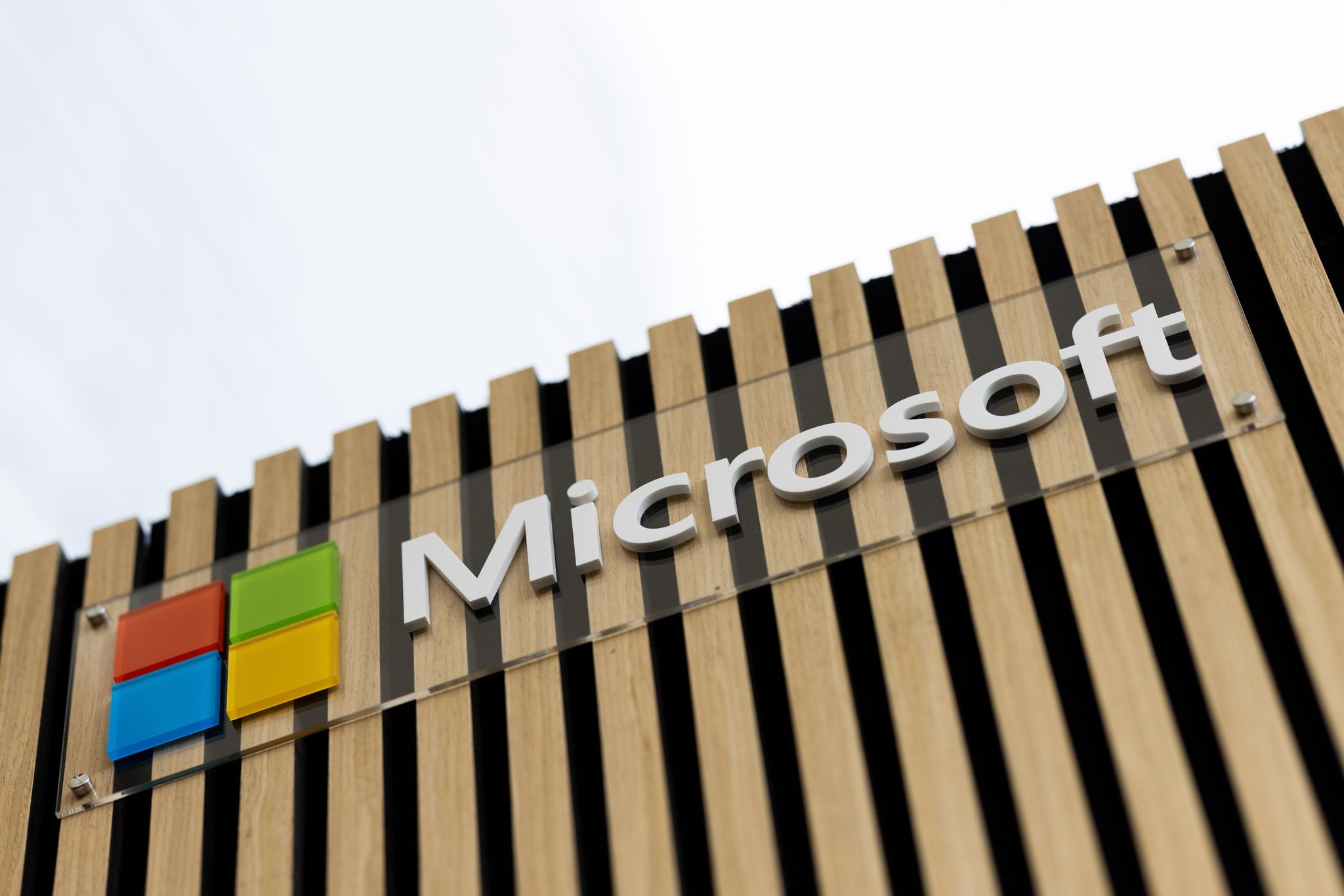 Microsoft boomt dank Cloud und KI – Google stimmt skeptisch