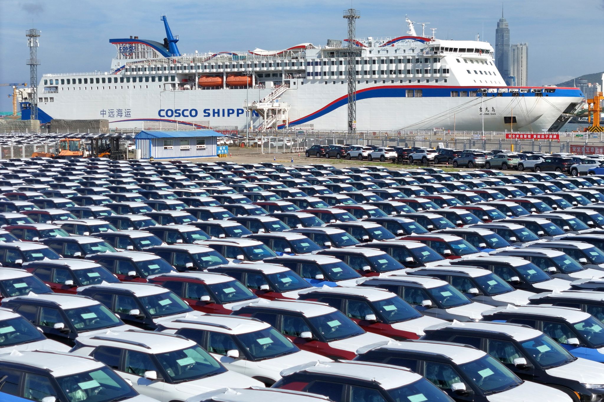 Chinas Außenhandel fällt weniger stark als erwartet