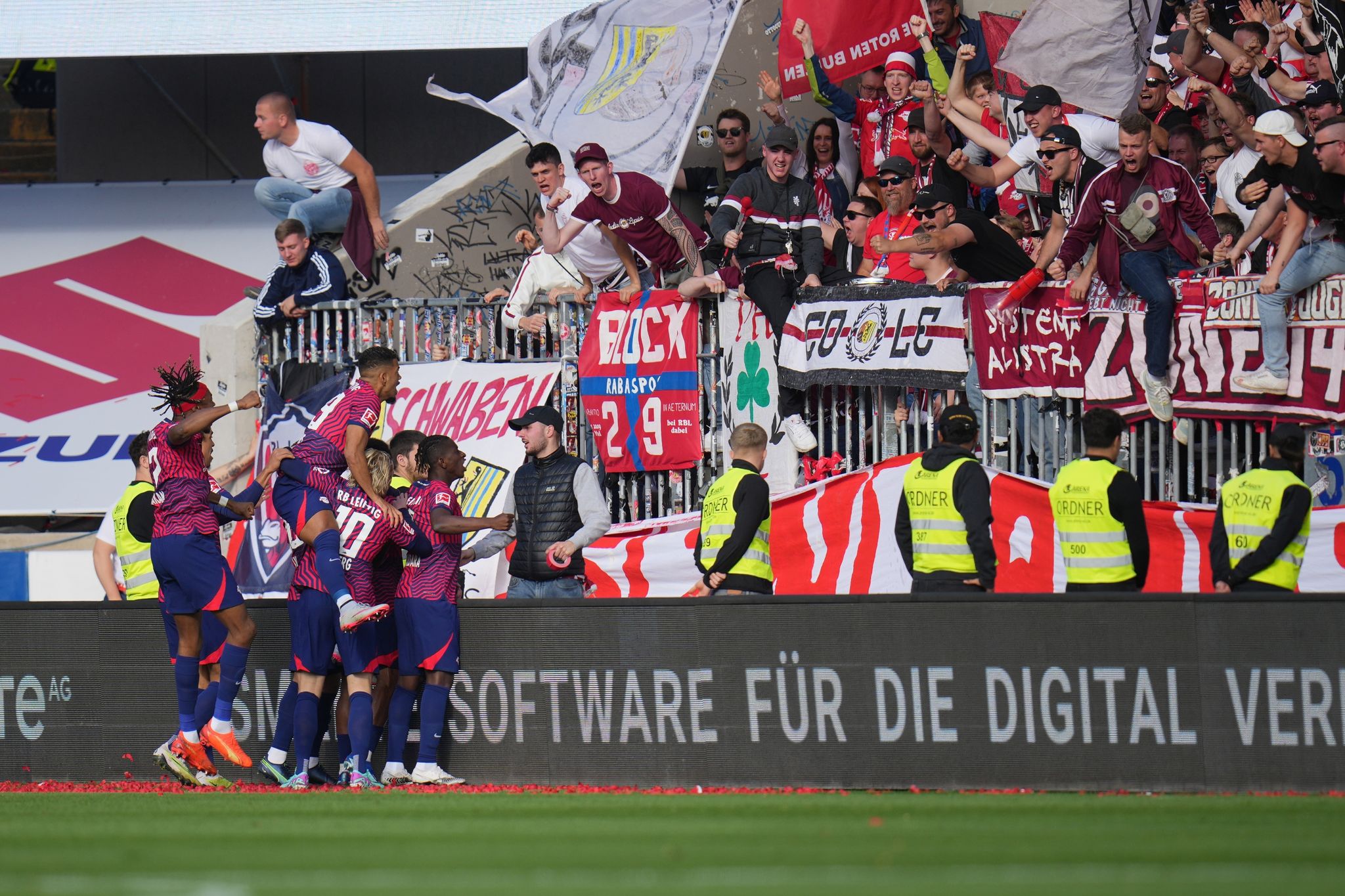 Openda trifft nach 44 Sekunden: Leipzig siegt in Darmstadt