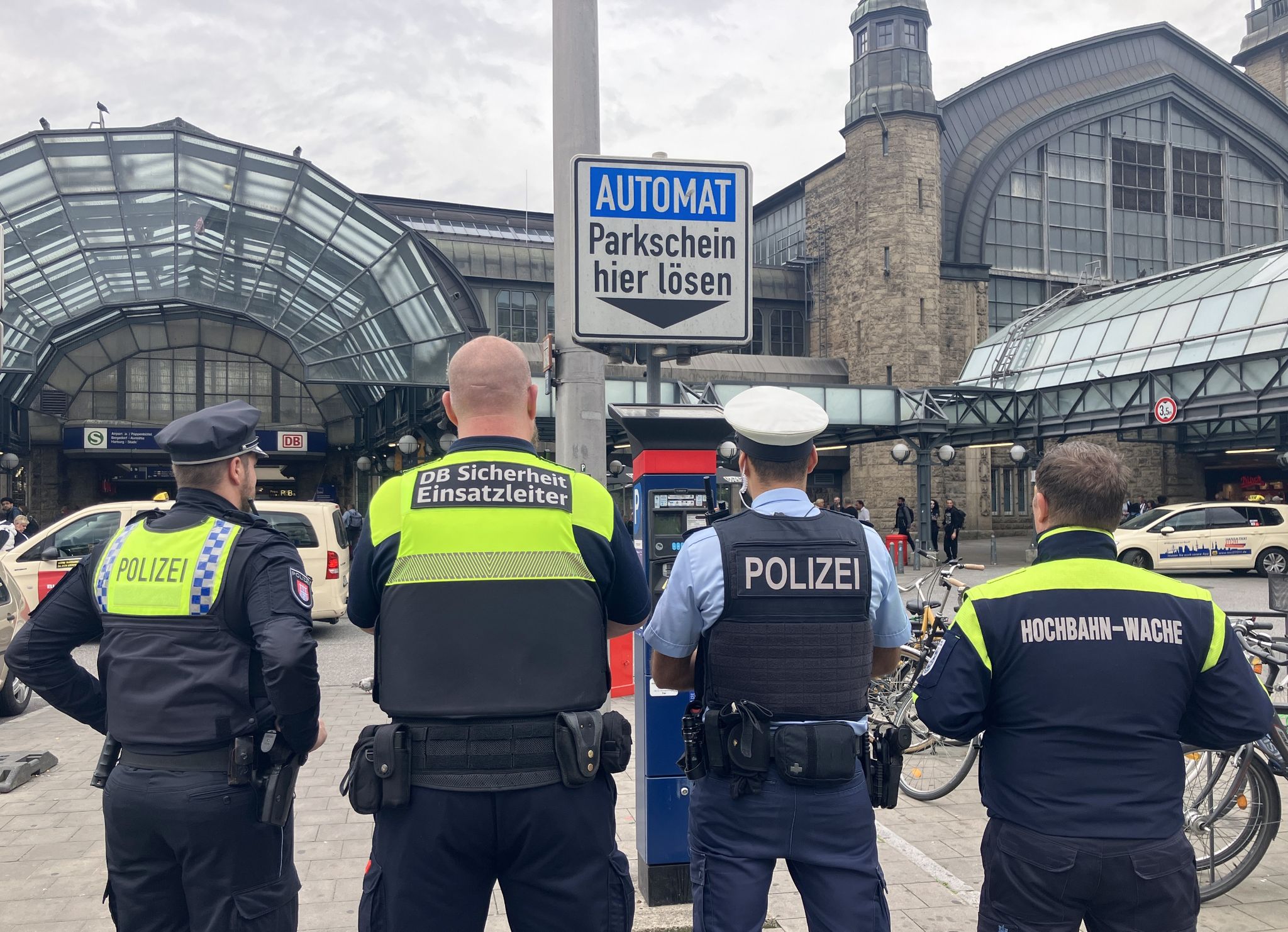Waffen aller Art am Hamburger Hauptbahnbahnhof verboten