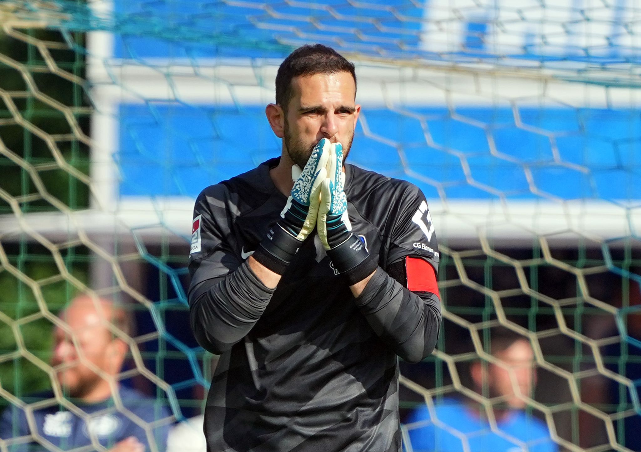 Hertha holt Gersbeck zurück: «Abmahnung und Geldstrafe»