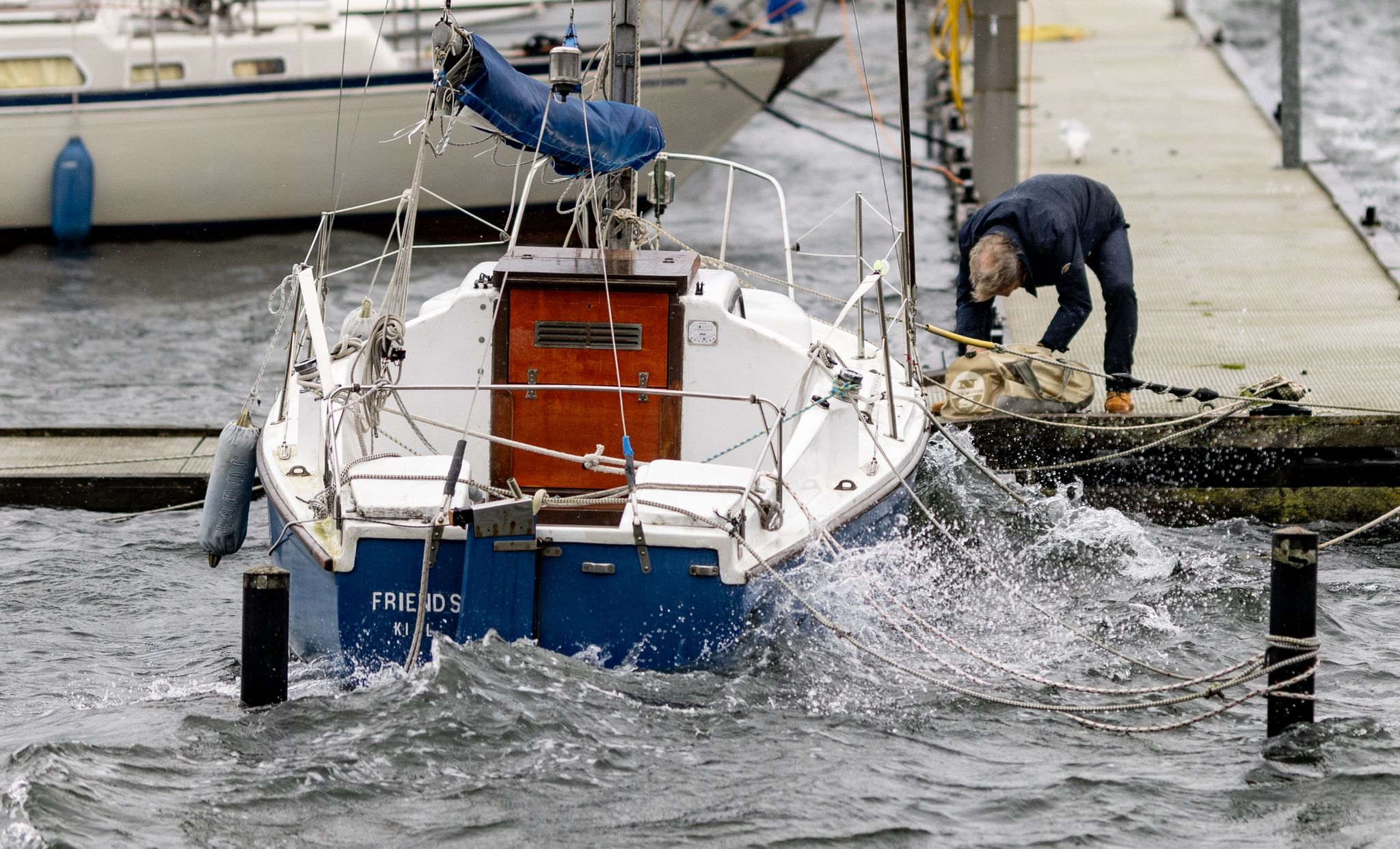 Schwere Sturmflut setzt der Ostsee-Küste zu – Eine Tote