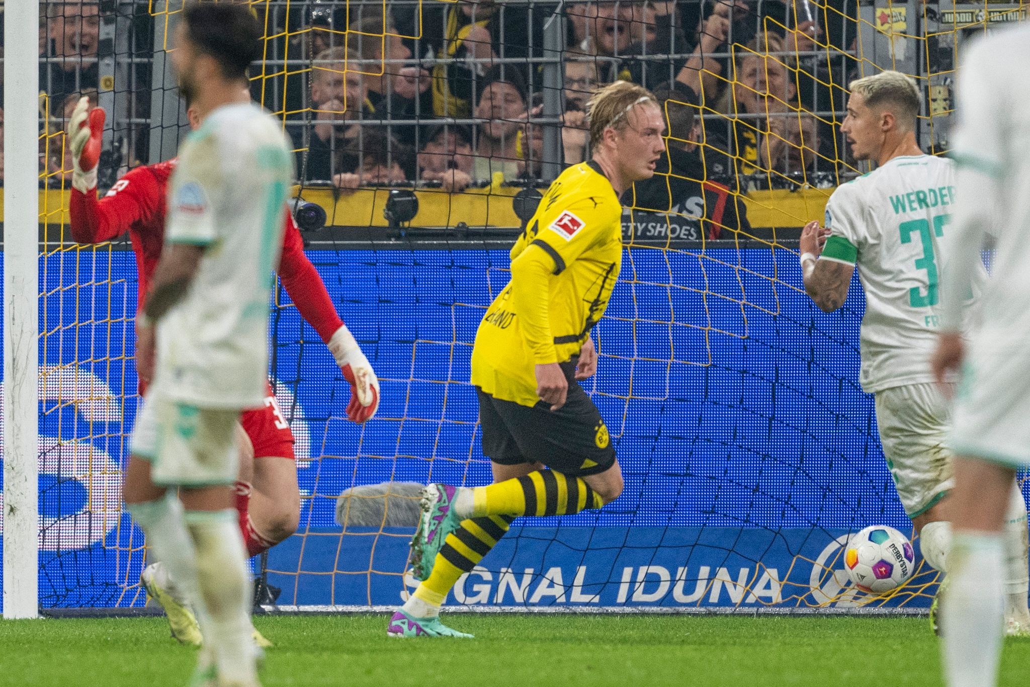 Arbeitssieg gegen Bremen: BVB klettert an die Spitze