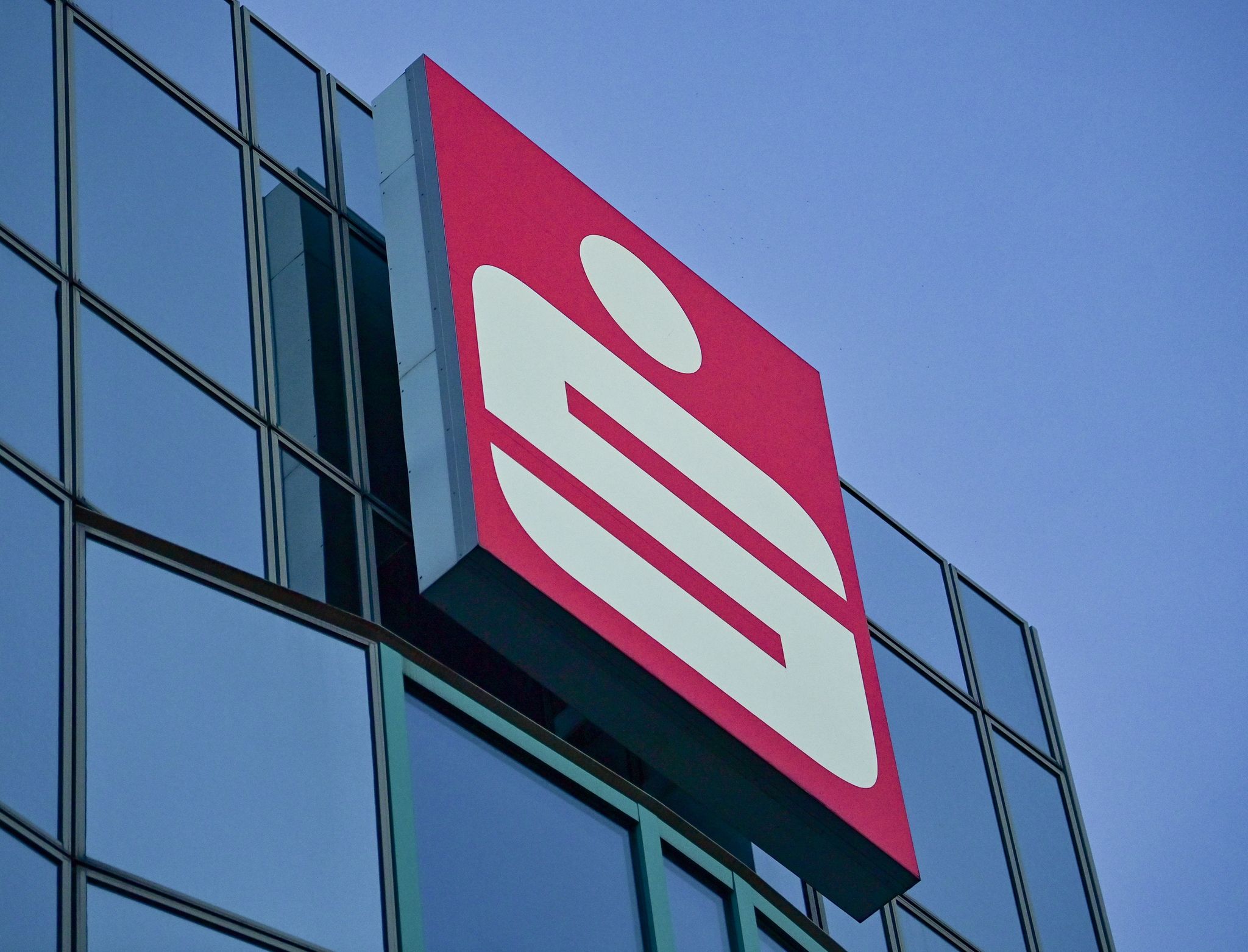 Sparkassen-Chef rät zu langfristigen Anlagen statt Tagesgeld