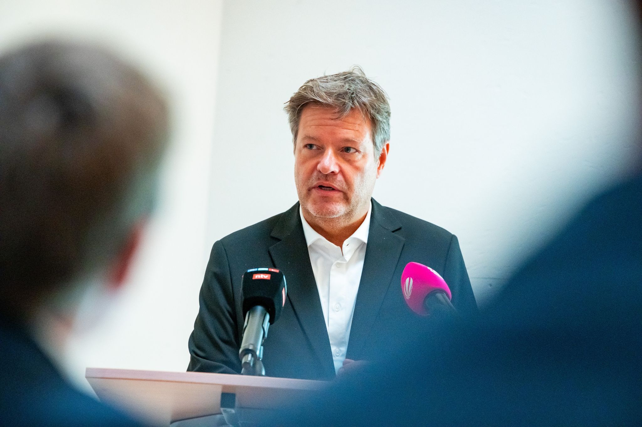 Habeck: Bei Arbeitskräften auch auf Zuwanderung angewiesen