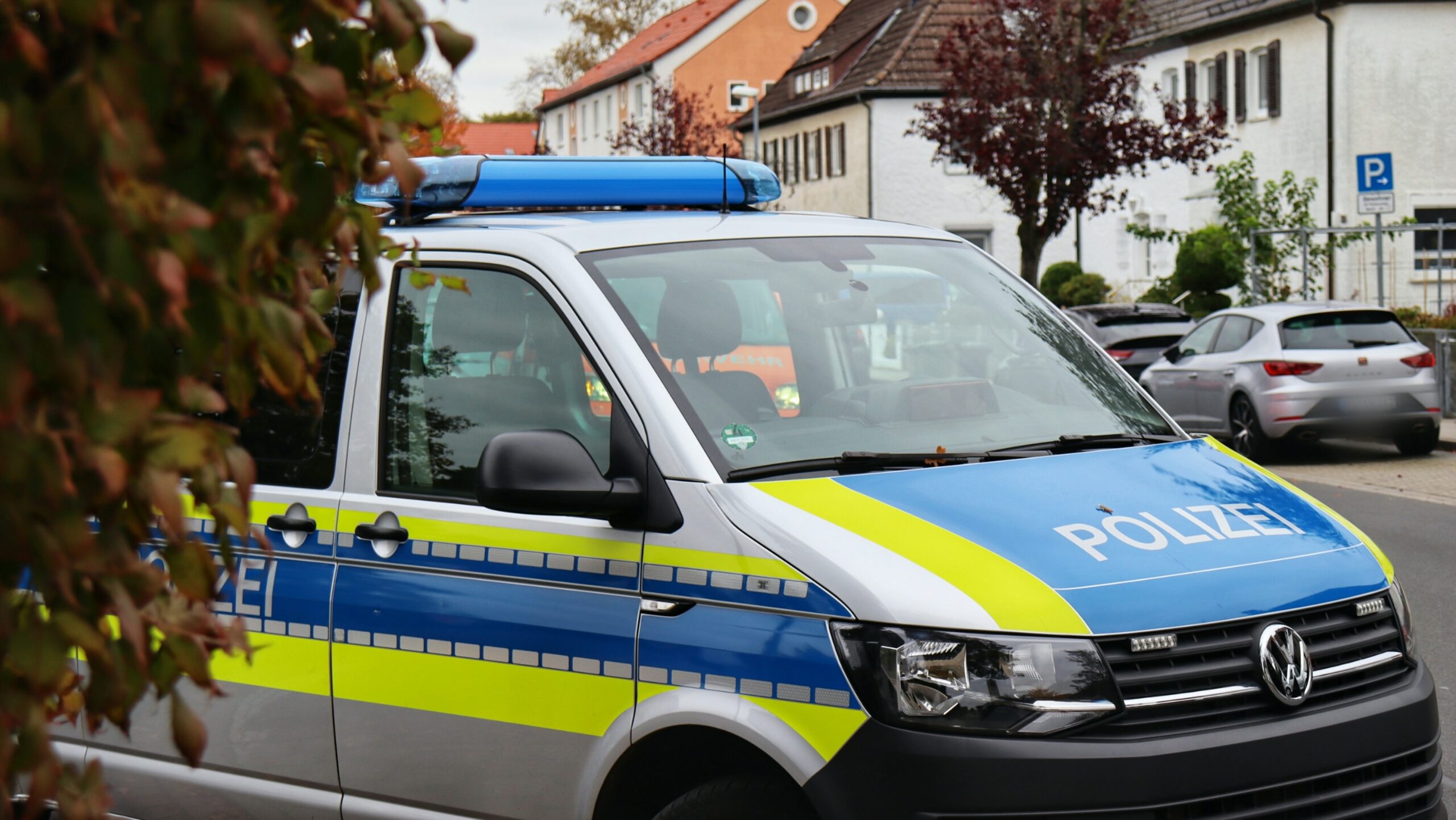 Täter flüchtet nach Unfall mit blauem Skoda in Konstanz