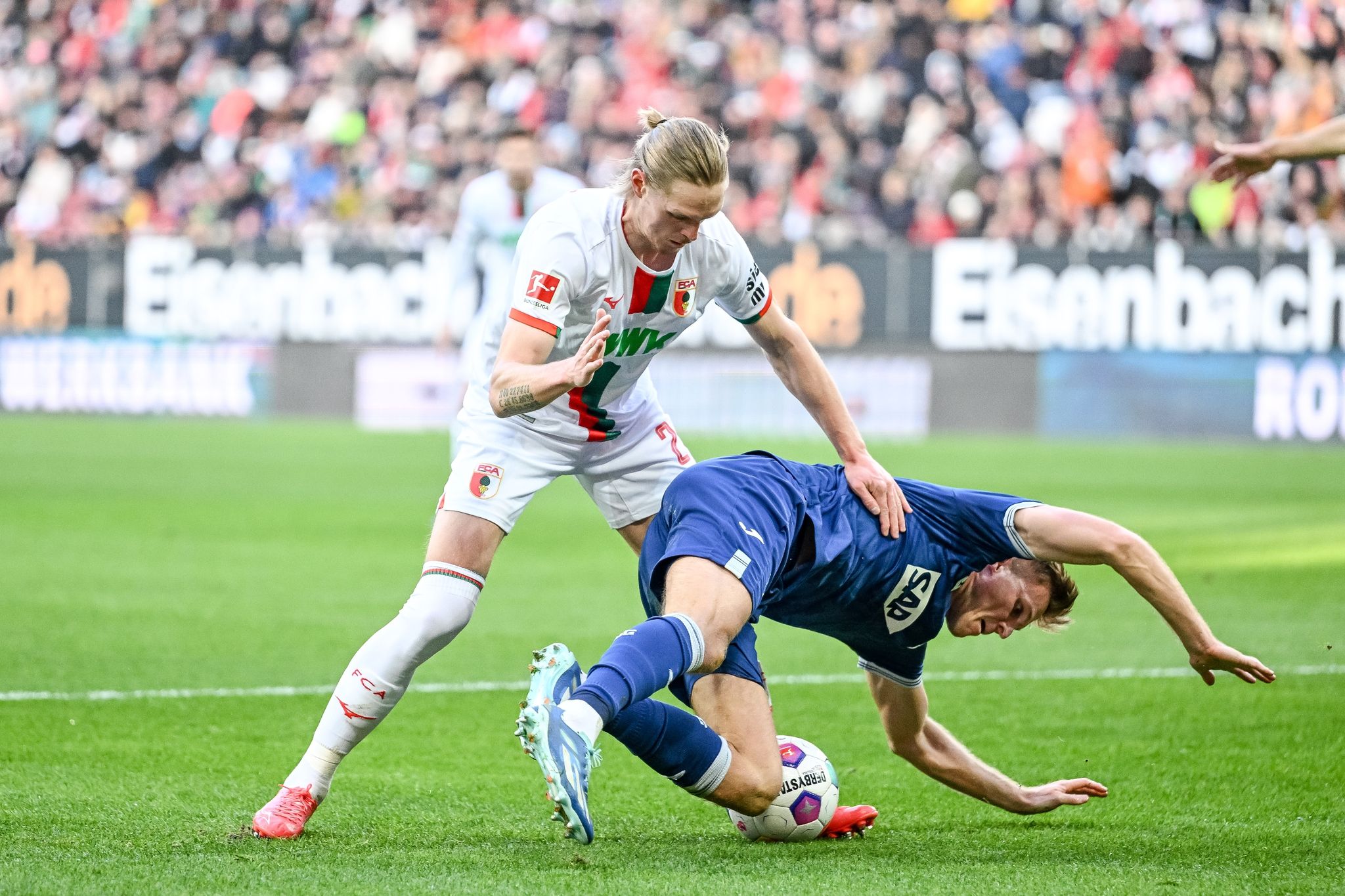 Entsetzen über Böllerwurf überschattet Partie in Augsburg