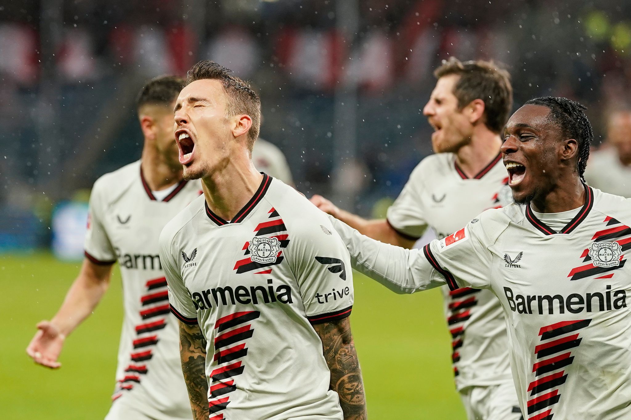 Bayern lässt BVB keine Chance – Leverkusen bleibt vorne