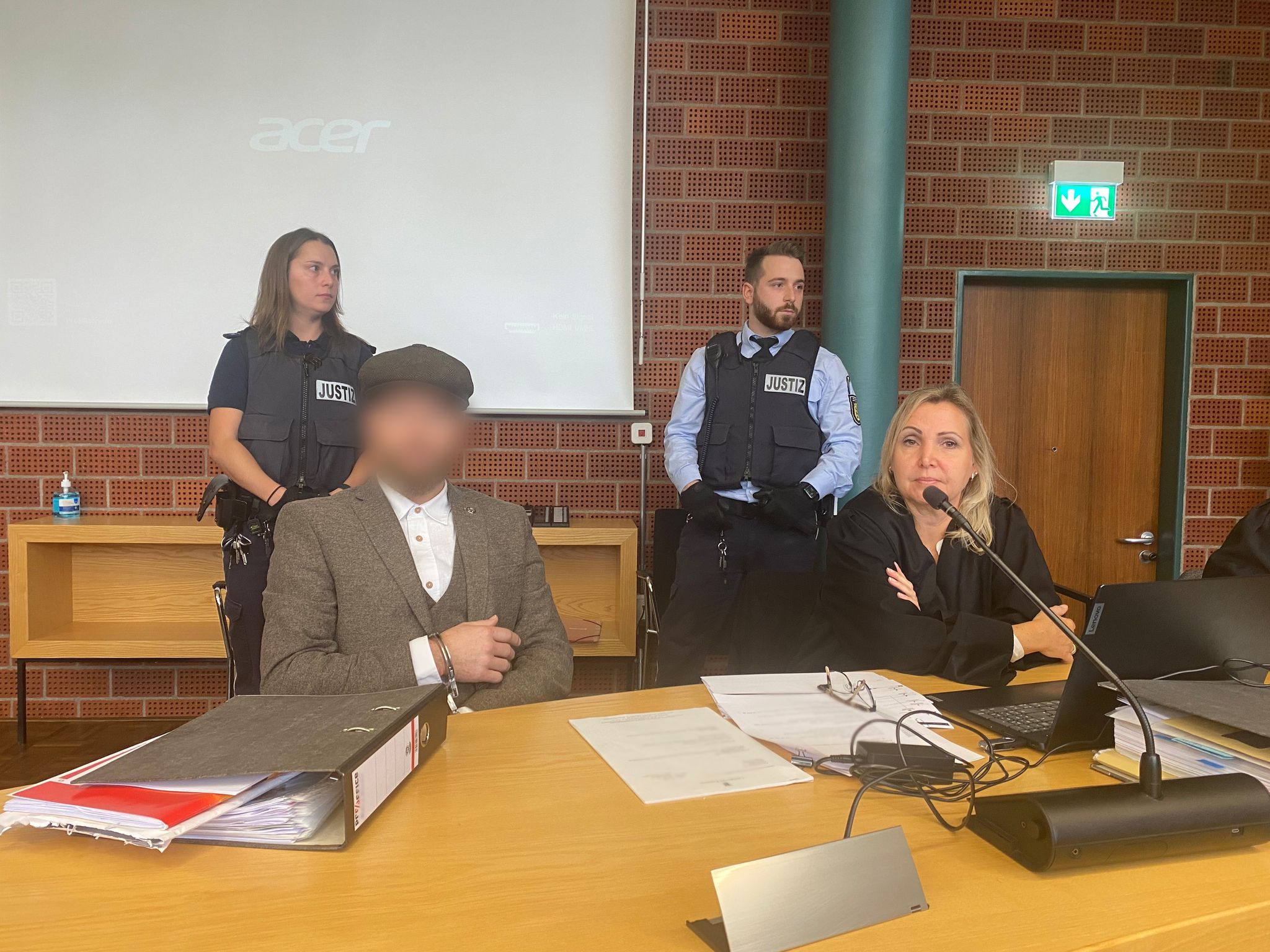 Ex-Freundin gestalkt und getötet? Mann schweigt vor Gericht