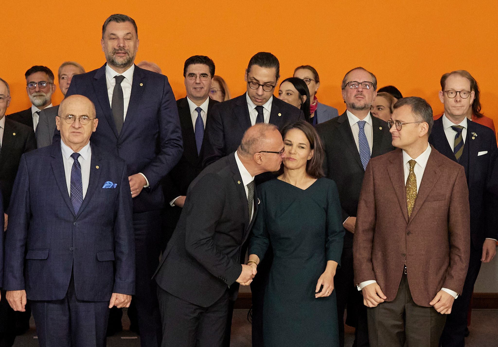 Kuss für Baerbock: Kroatiens Außenminister entschuldigt sich