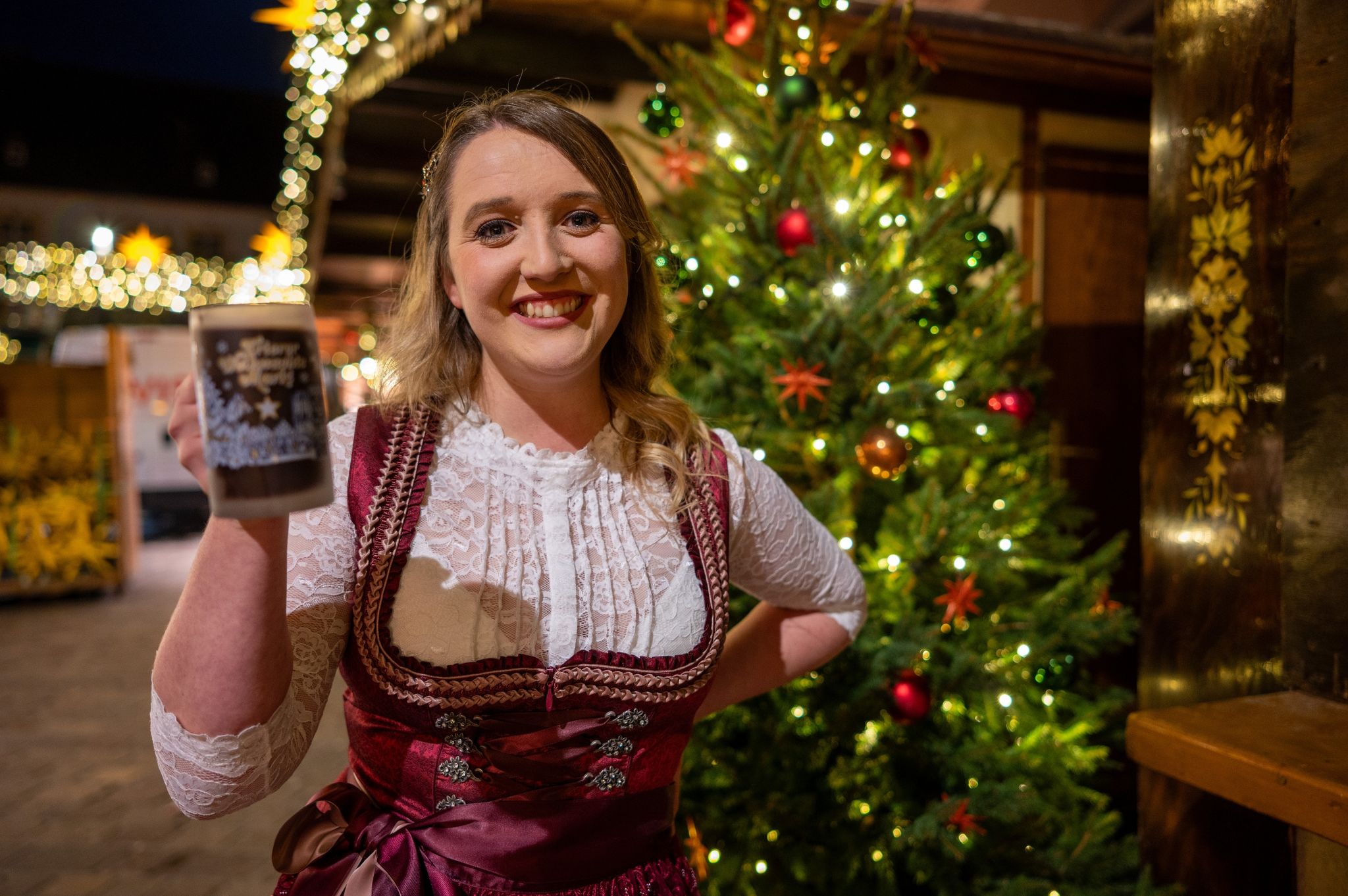 Neue deutsche Glühweinkönigin steht auf Rot