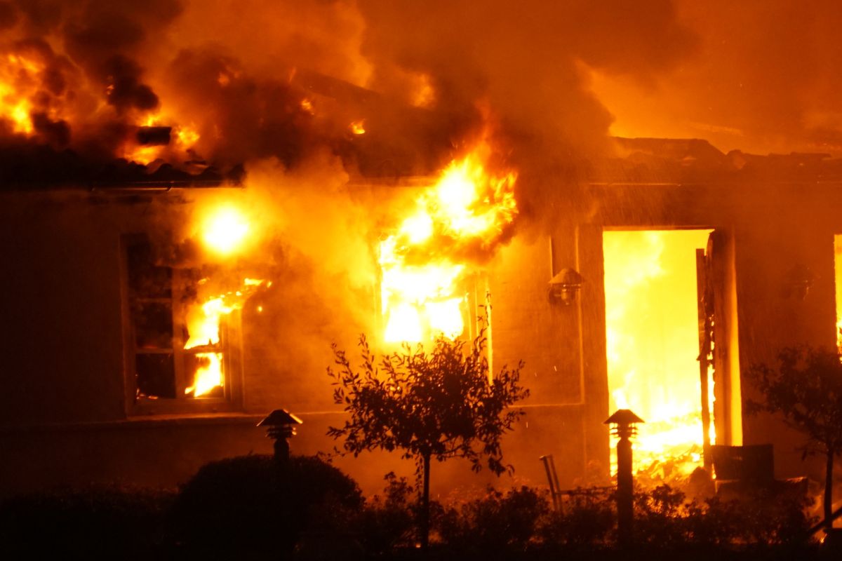 Feuer in Wohnhaus – viele Tote