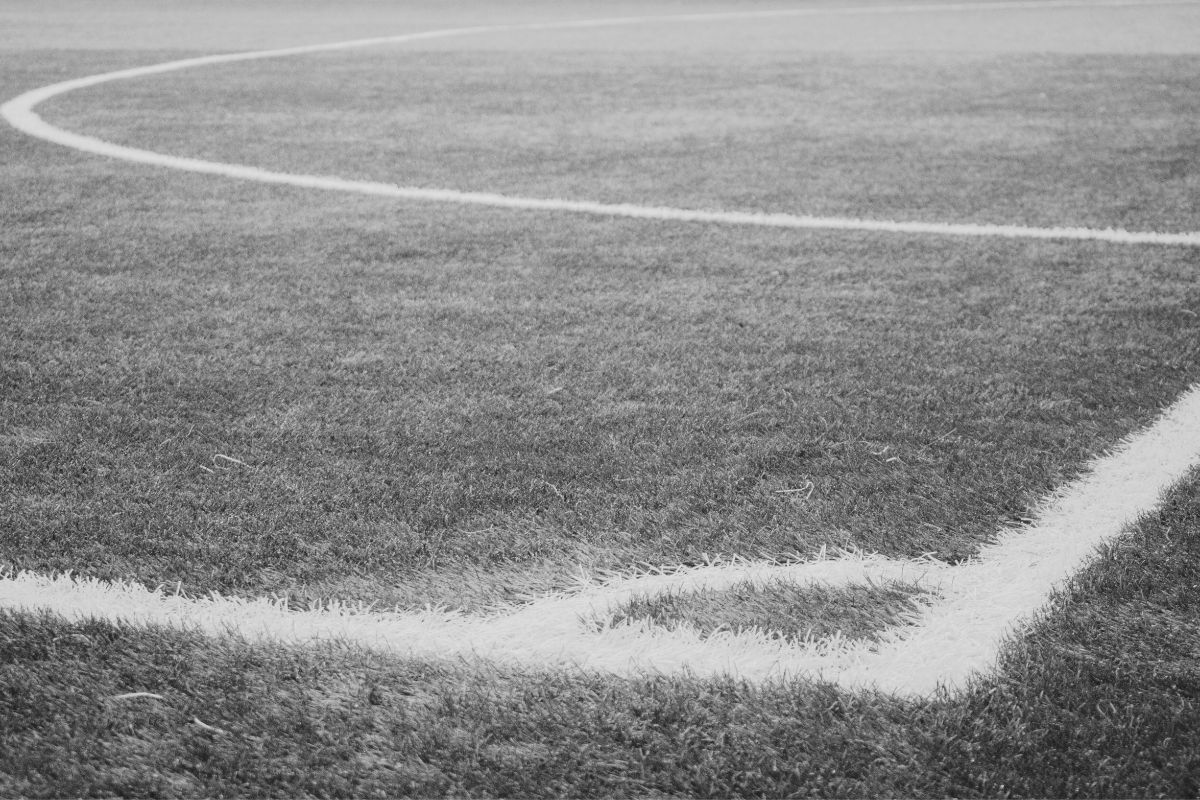 Profi-Fußballer kollabiert und stirbt während Liga-Spiel