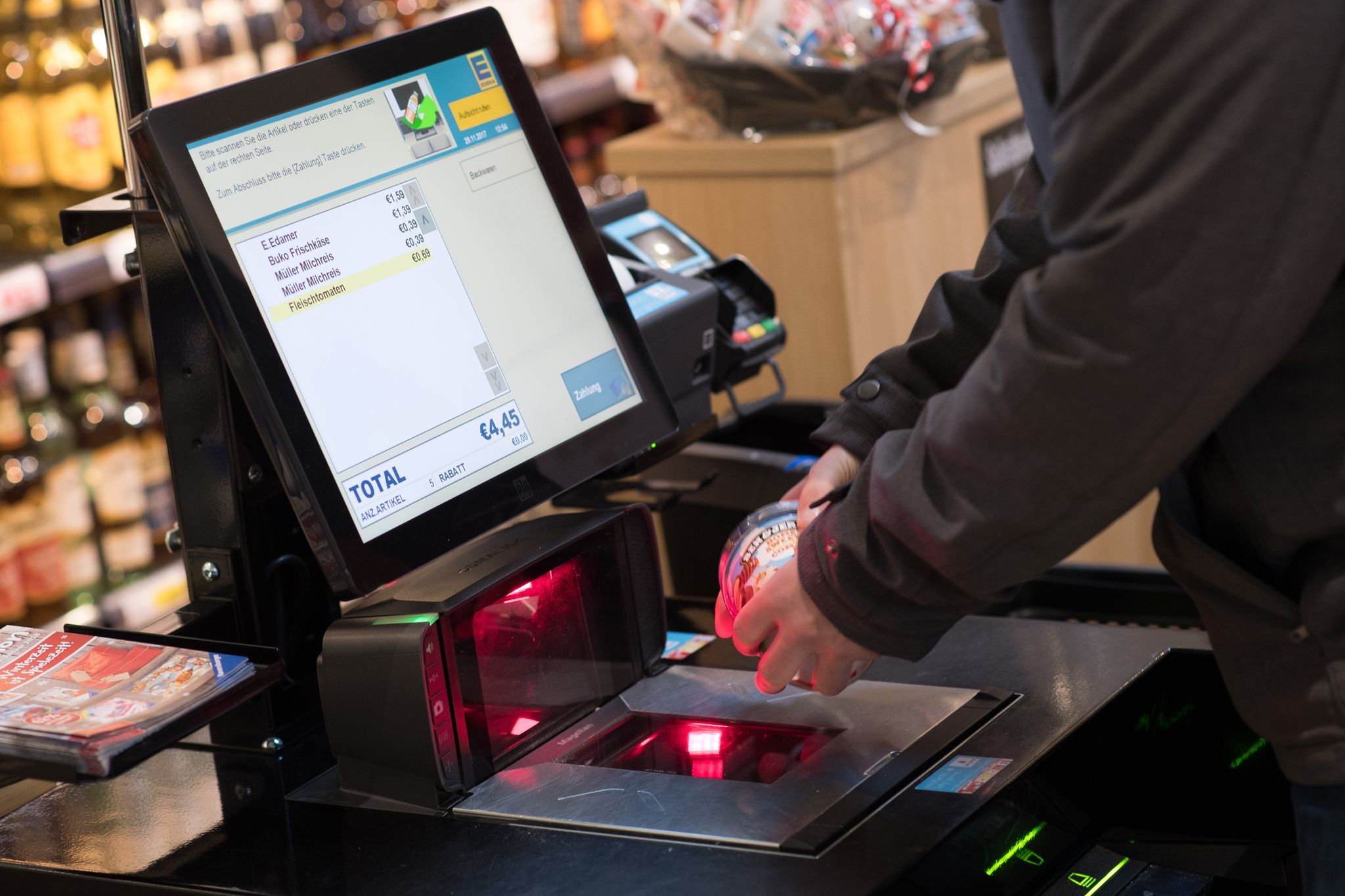 Wenn der Supermarktkunde Kasse macht