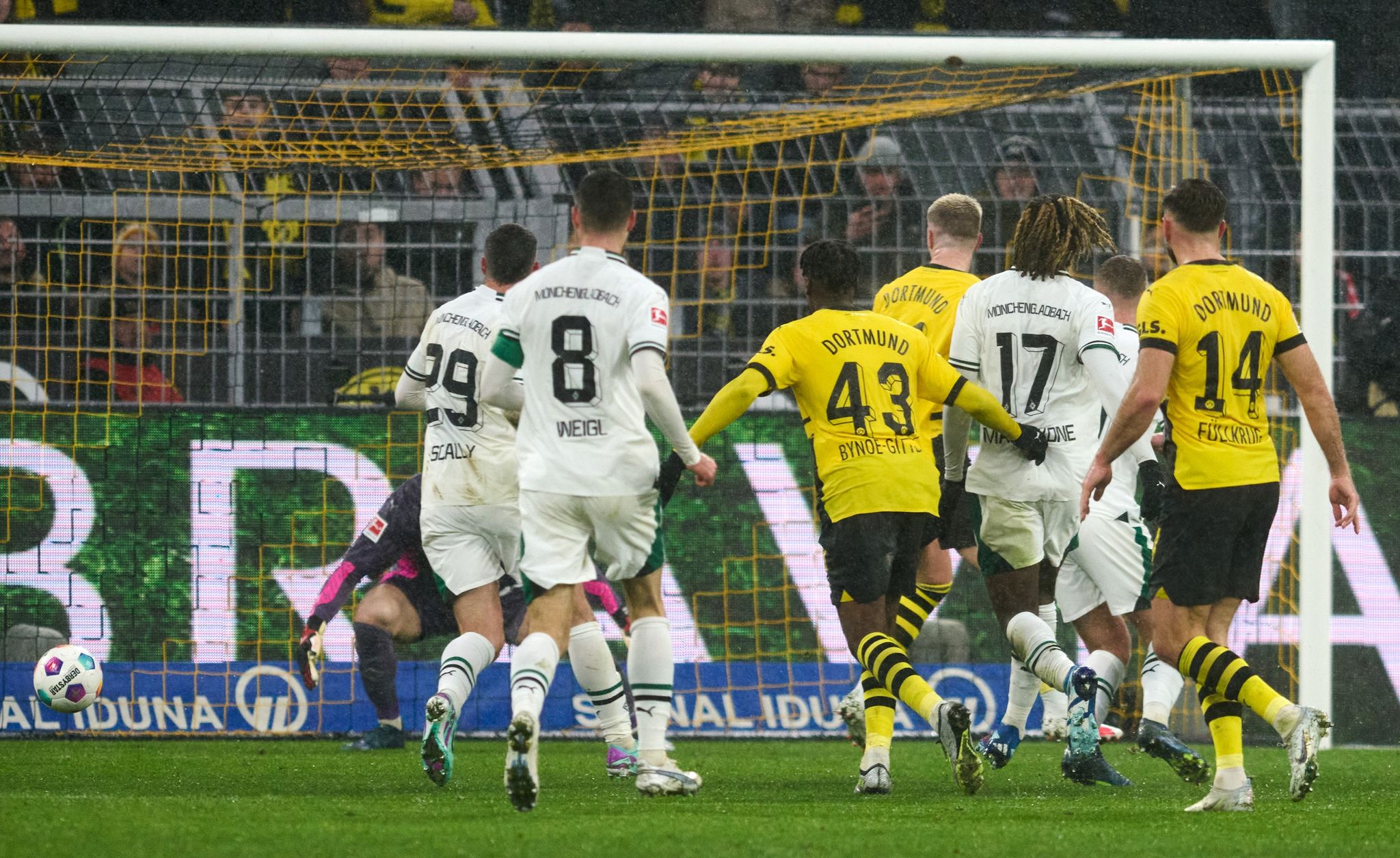 Torspektakel mit Happy End: BVB besiegt Gladbach