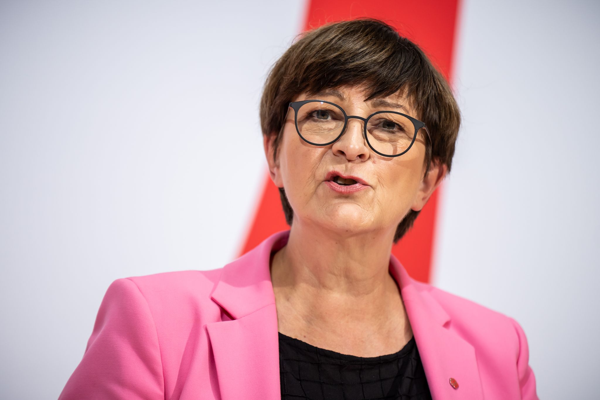 Esken und DGB: Schuldenbremse für 2023 und 2024 aussetzen