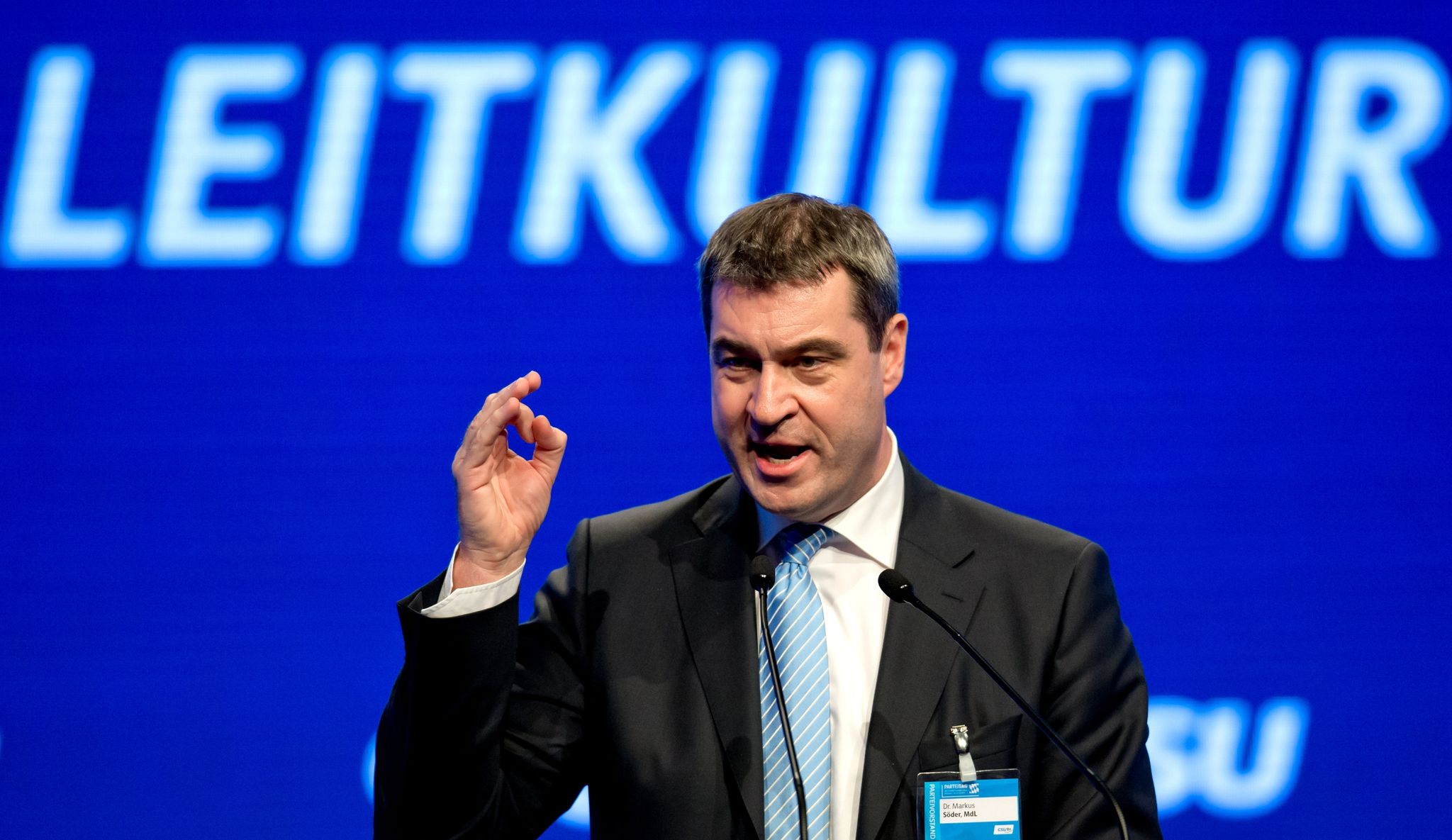 Leitkultur, Obergrenze: CSU fordert harten Integrationskurs
