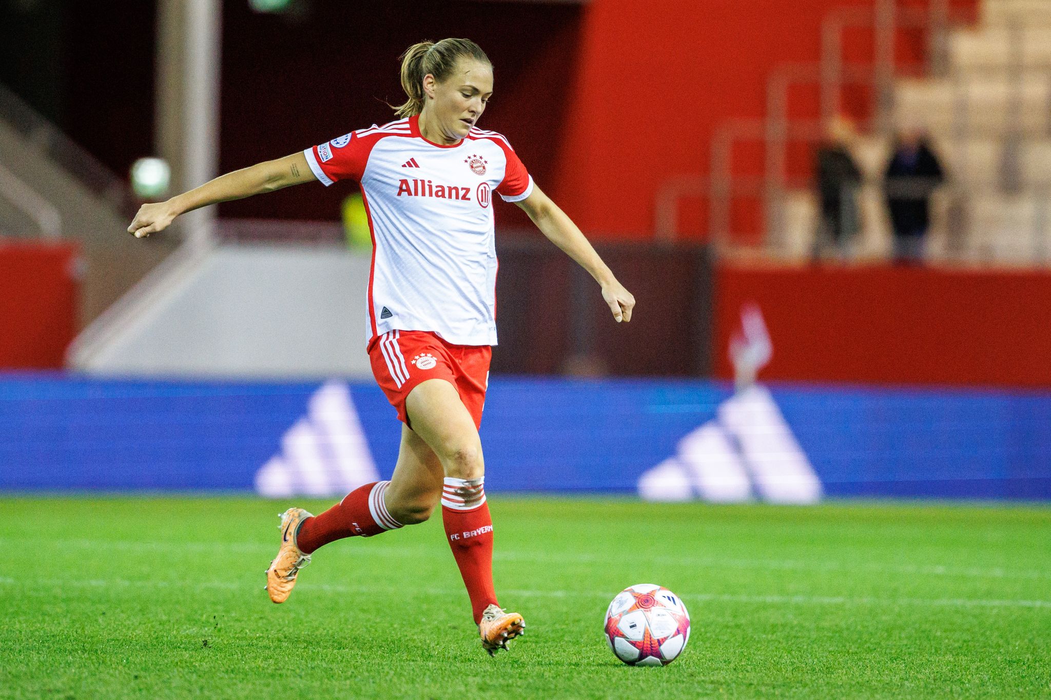 Eriksson trifft in Paris: Bayern-Frauen gewinnen 1:0