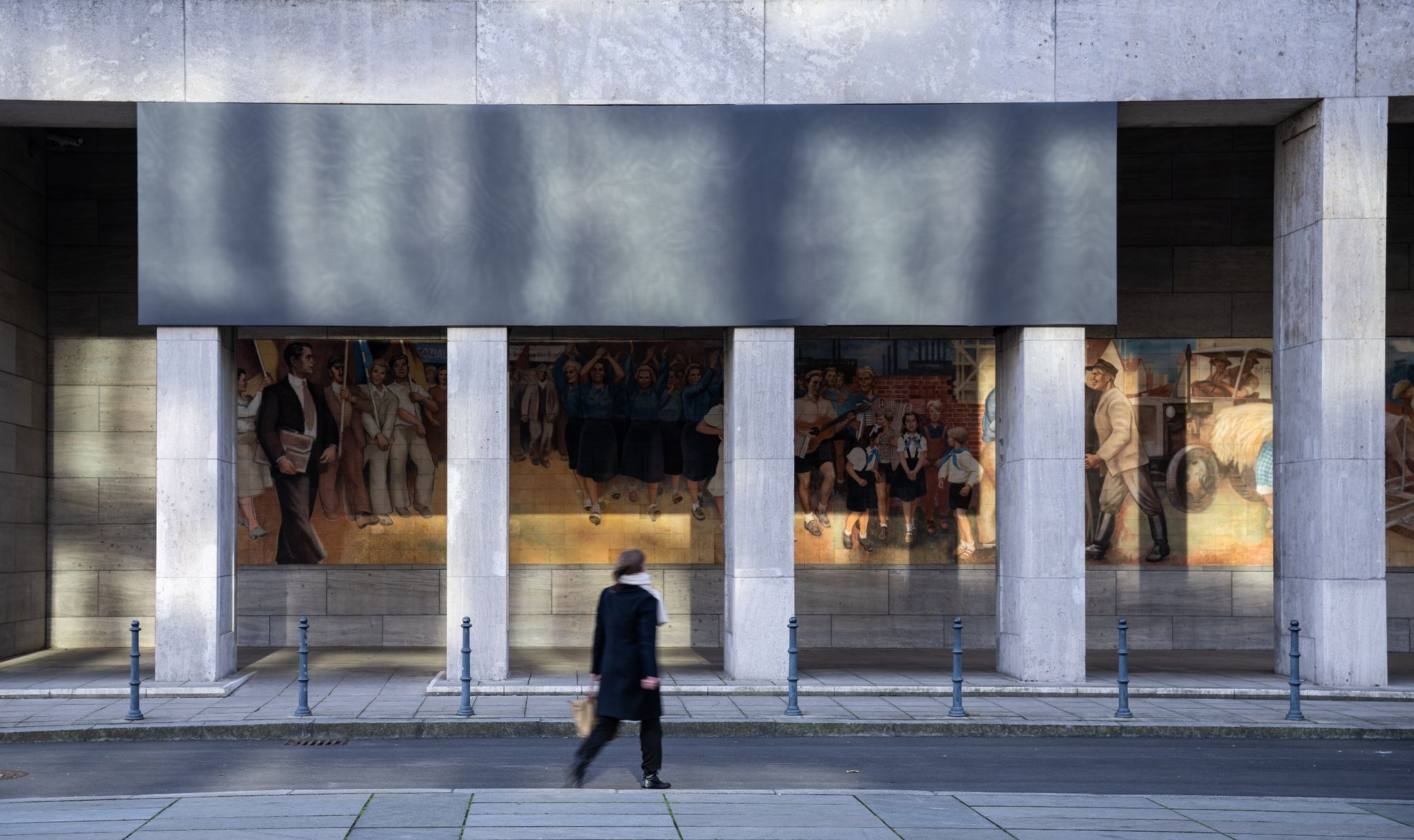 Werbung für Bundeshaushalt verhüllt