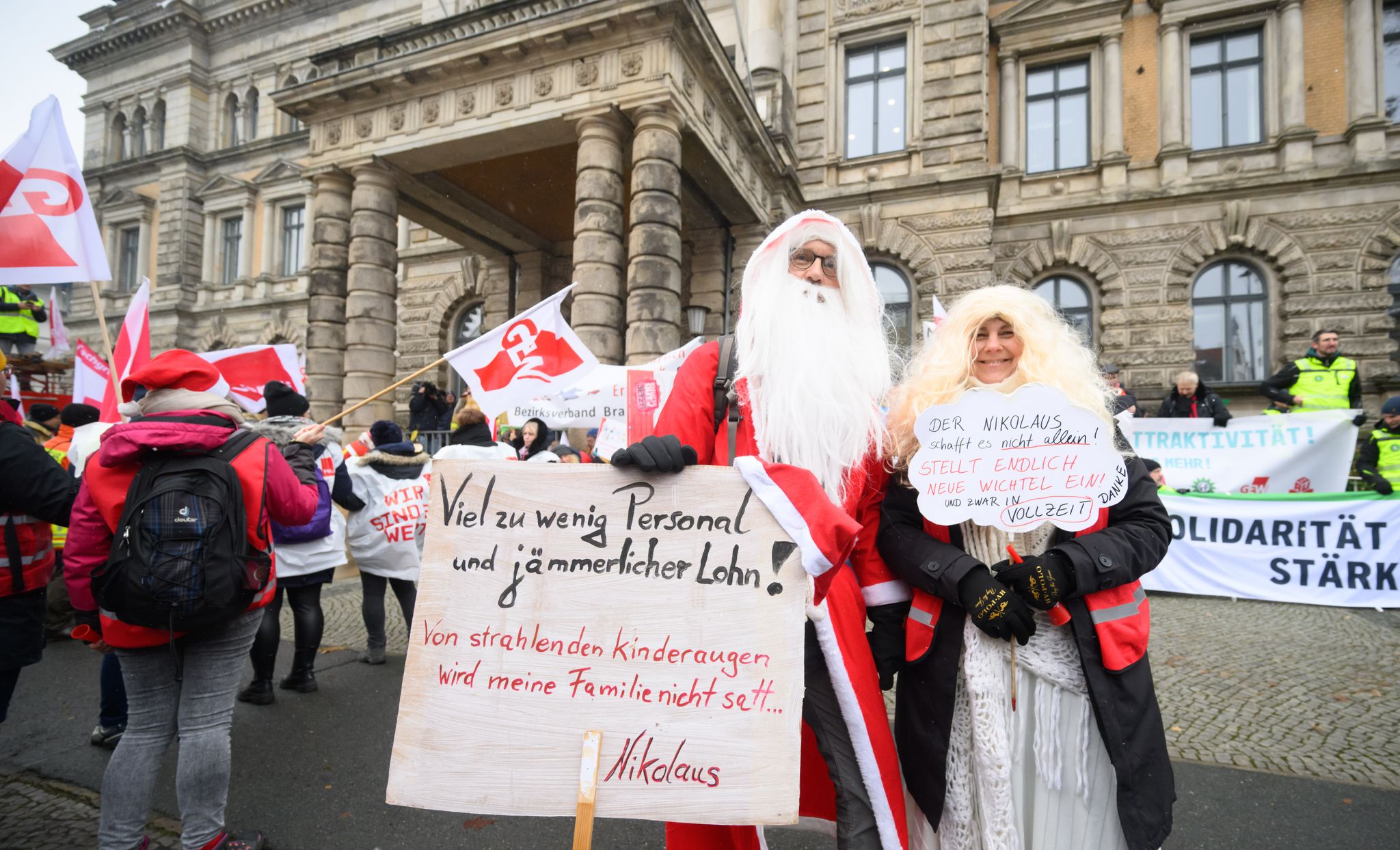 Tausende Länder-Beschäftigte bei Warnstreiks