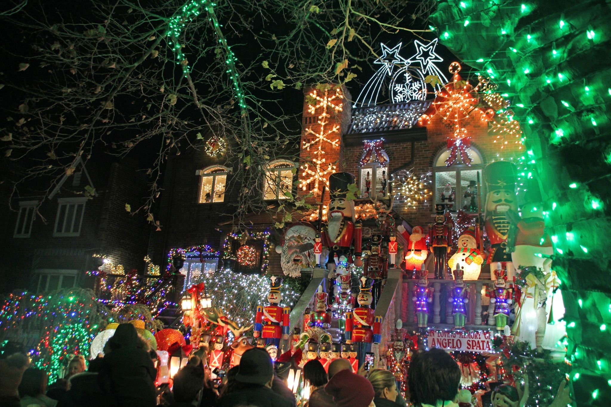«Jeden Tag Party» – Weihnachts-Attraktion Dyker Heights