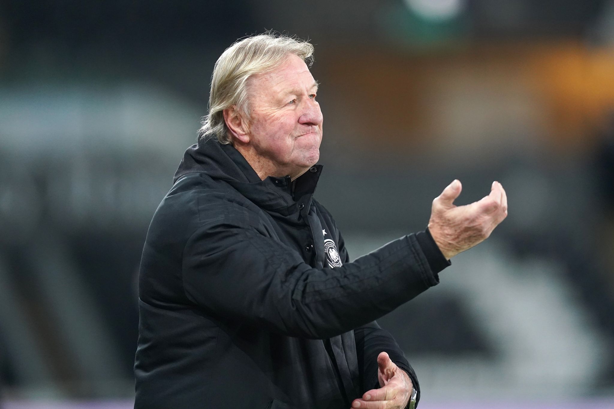 Horst Hrubesch macht vorerst weiter als Bundestrainer