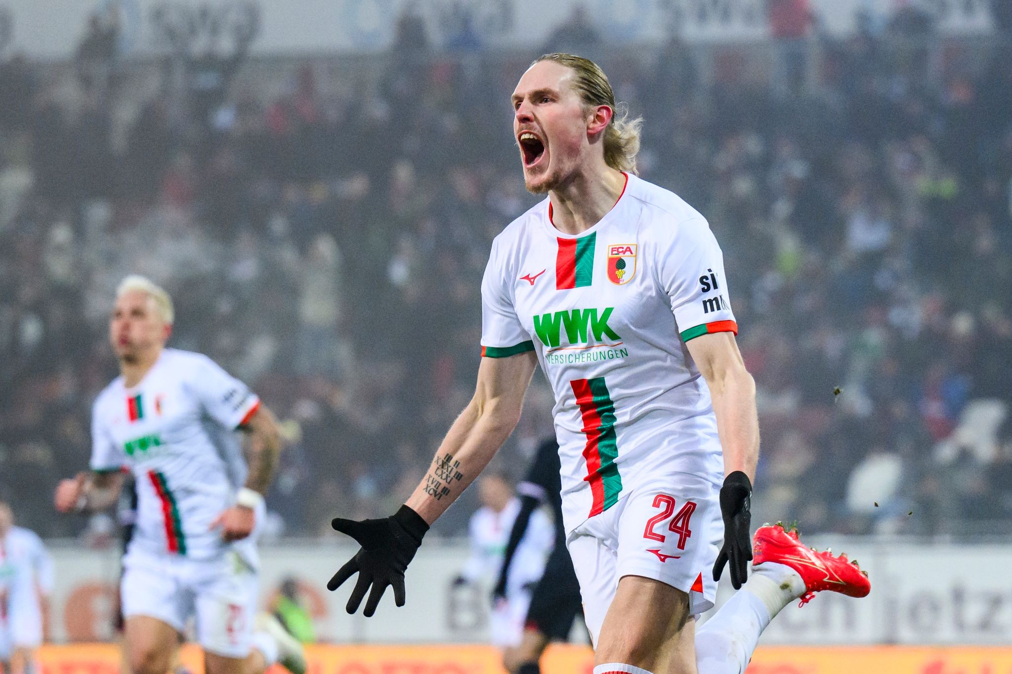 Eiskalter Sieg: FC Augsburg läuft gegen Frankfurt heiß