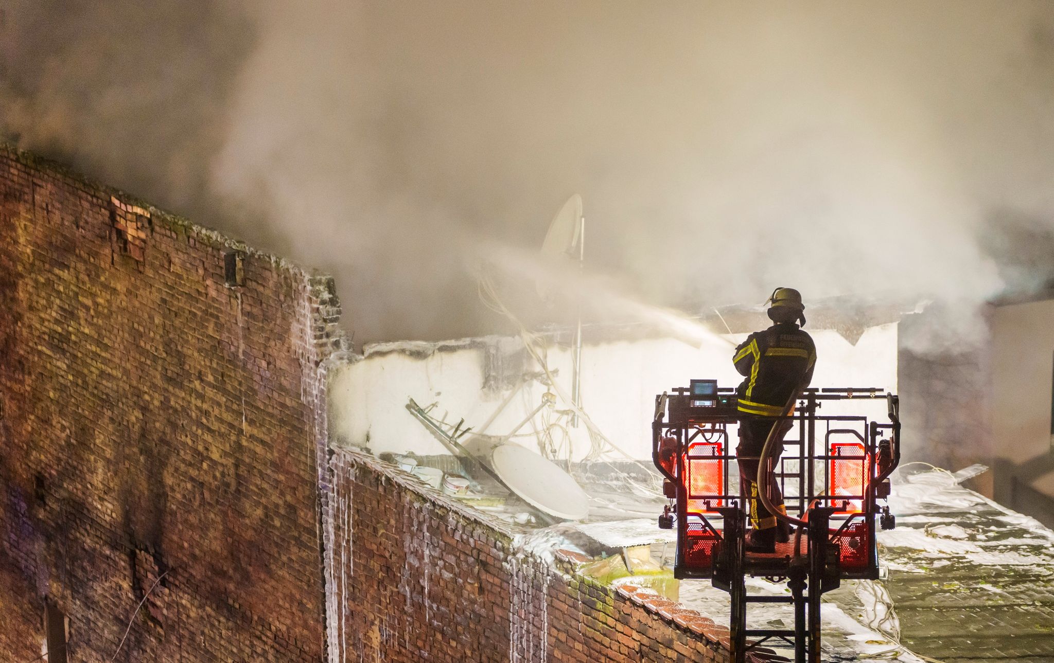 Mindestens zwei Tote bei Brand von Wohnhaus