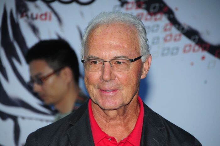 Die deutsche Fußballlegende Franz Beckenbauer besucht das Jugendtrainingslager der Audi Summer Tour China 2015 in Shanghai, China, 19. Juli 2015