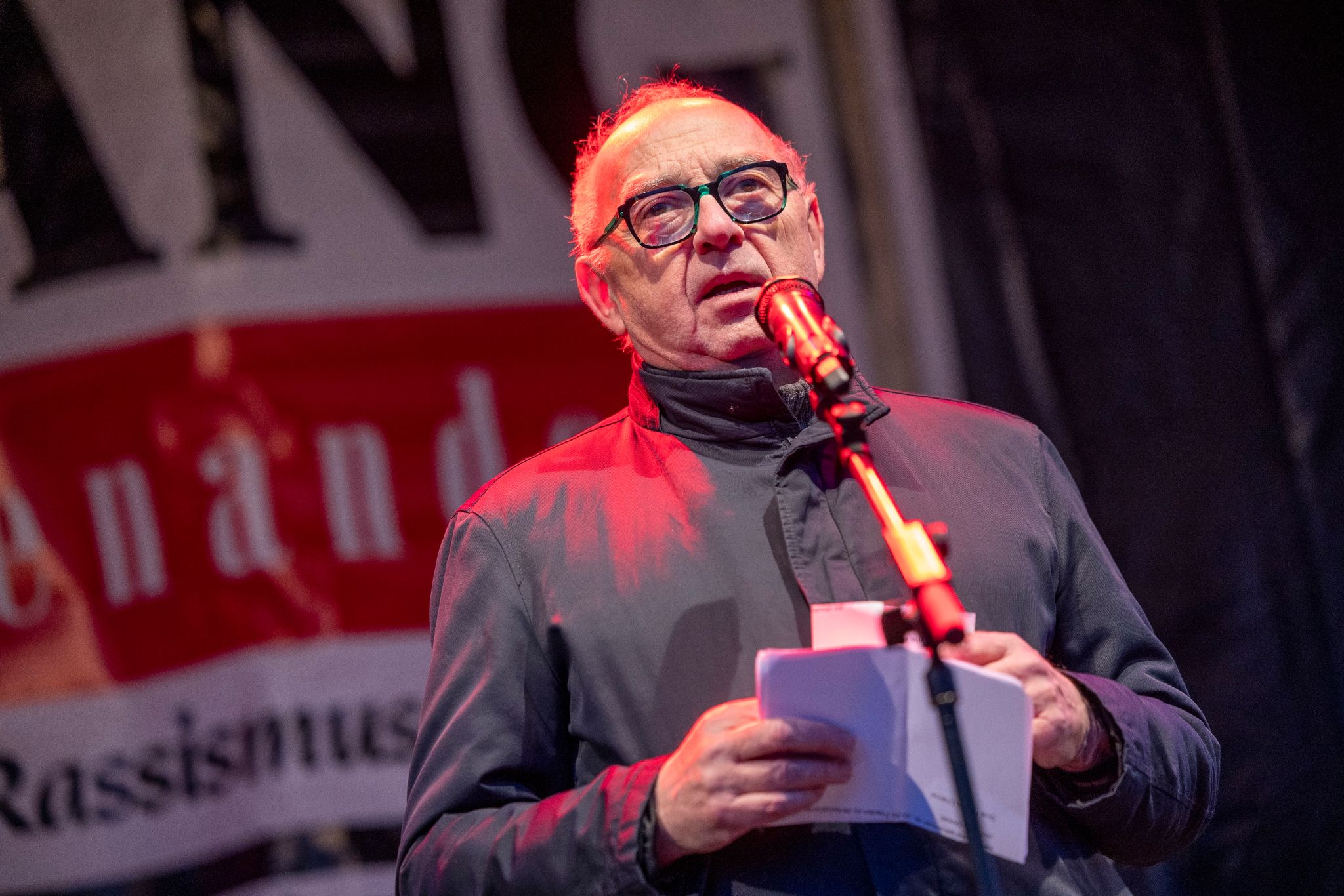 «Give Peace a Chance!»: «Arsch-huh»-Friedensdemo in Köln
