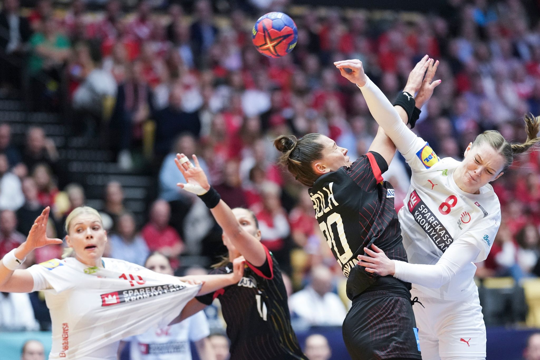 WM-Dämpfer: DHB-Frauen als Gruppenzweiter ins Viertelfinale