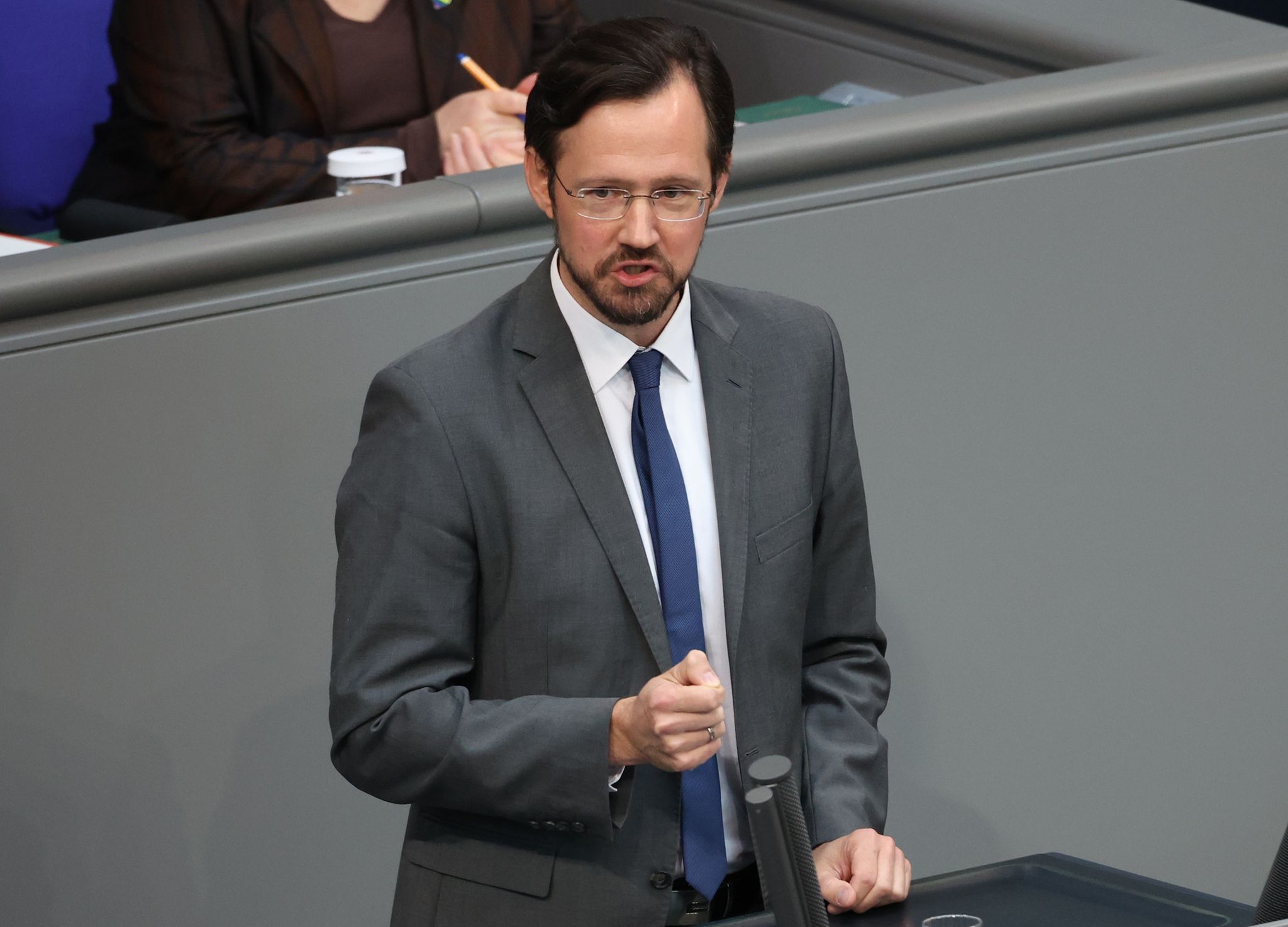 SPD will Einigung bei E-Auto-Prämie und Agrardiesel prüfen