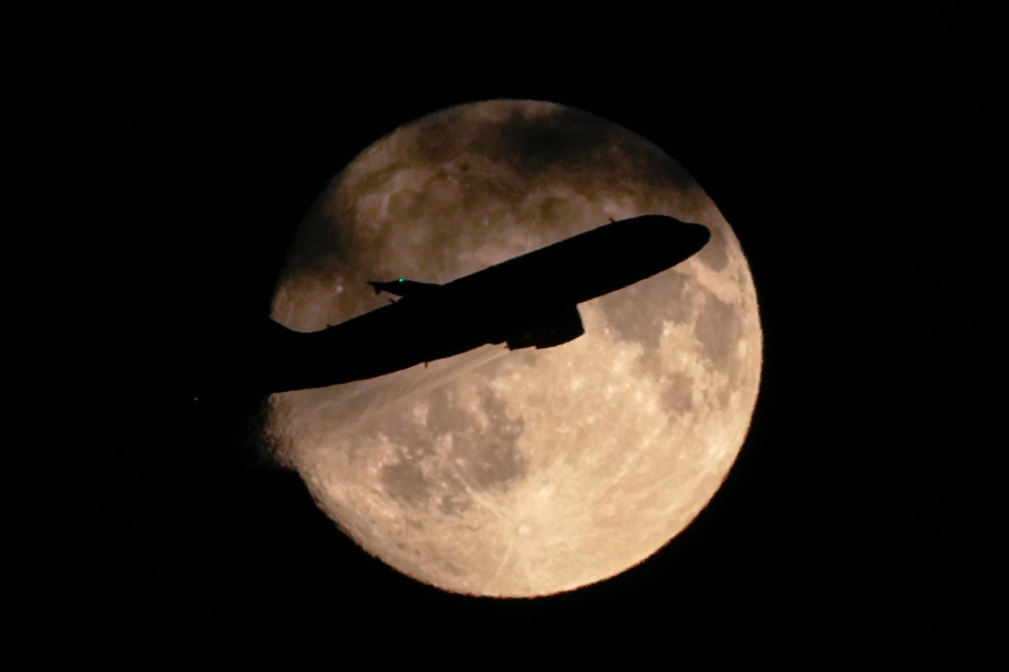 Putin übergibt Flughafen in russische Verwaltung