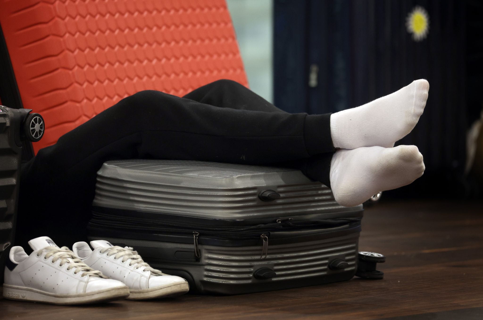 Gestrandete Passagiere stecken am Münchner Flughafen fest