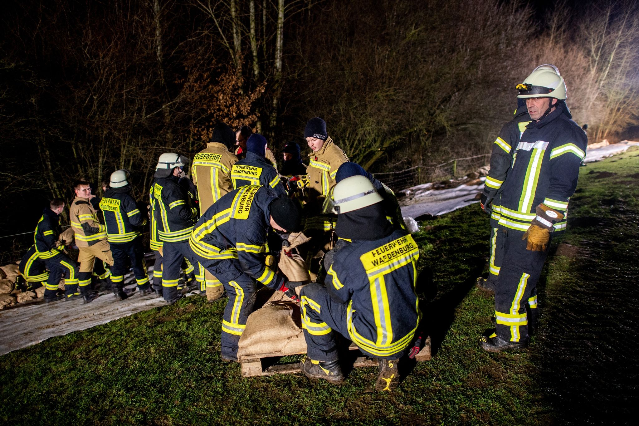 Regionen kämpfen weiter gegen Hochwasser