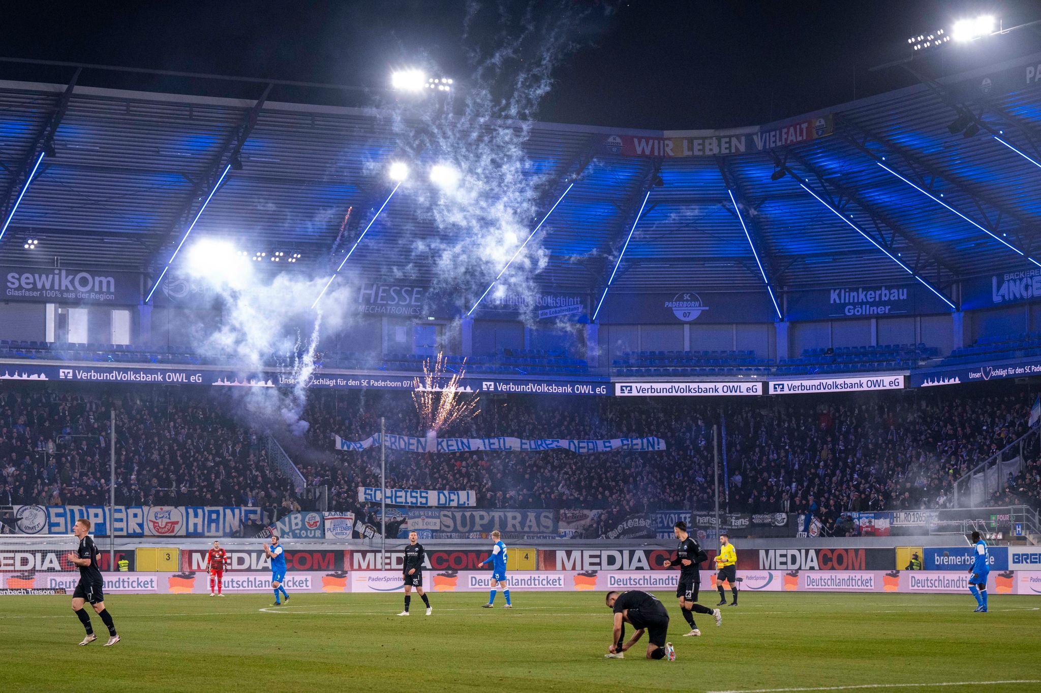 Fans gegen DFL-Investor: Spiel in Paderborn unterbrochen