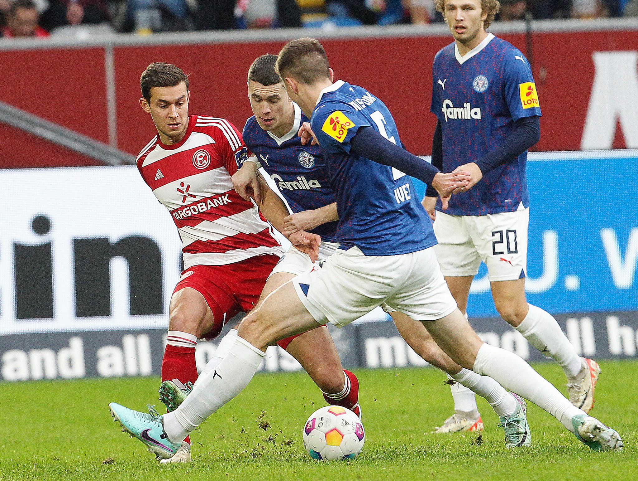 Kiel siegt im Top-Spiel – Ausschreitungen in Rostock