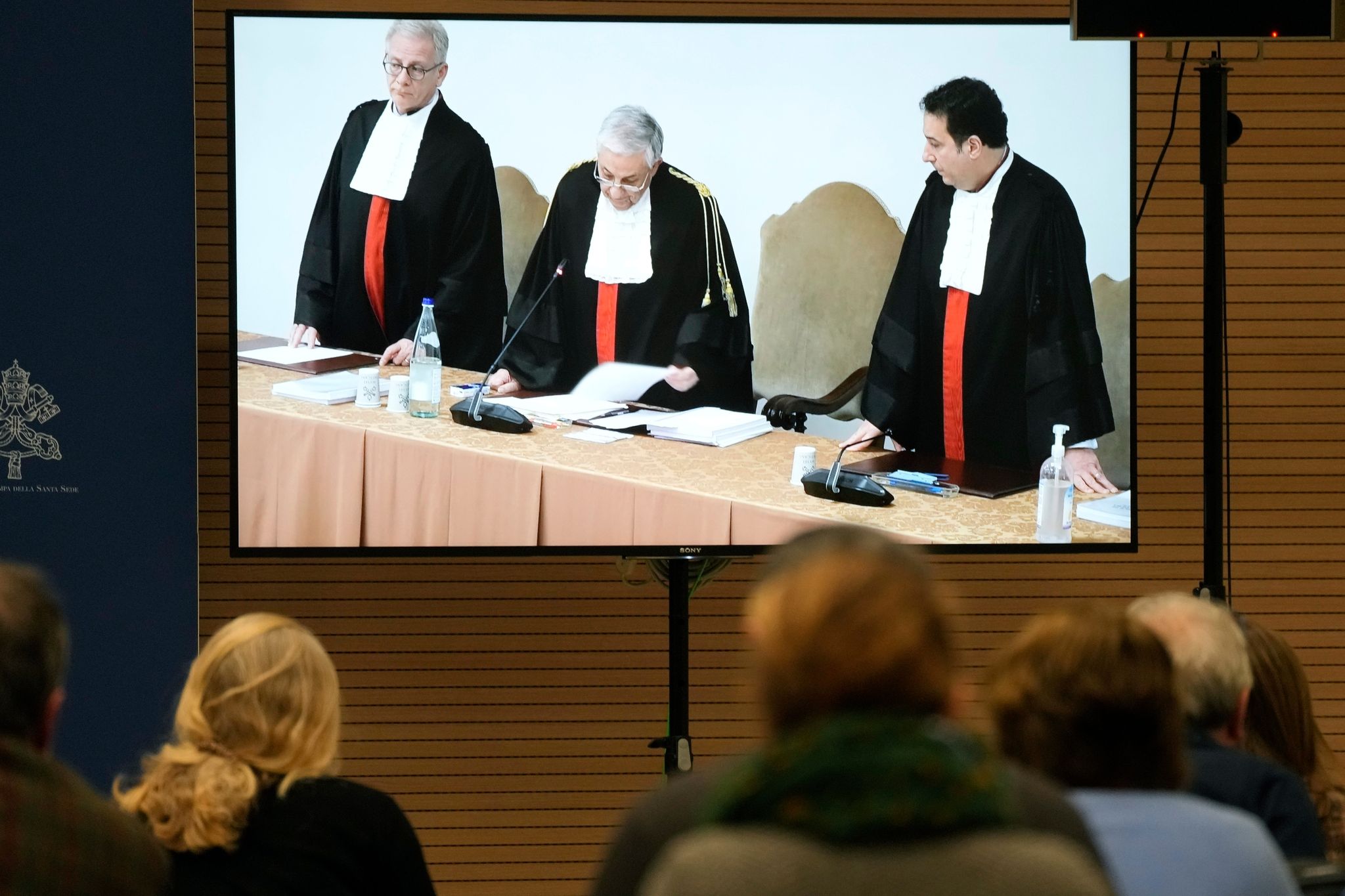 Vatikan-Finanzprozess: Kardinal zu Haftstrafe verurteilt