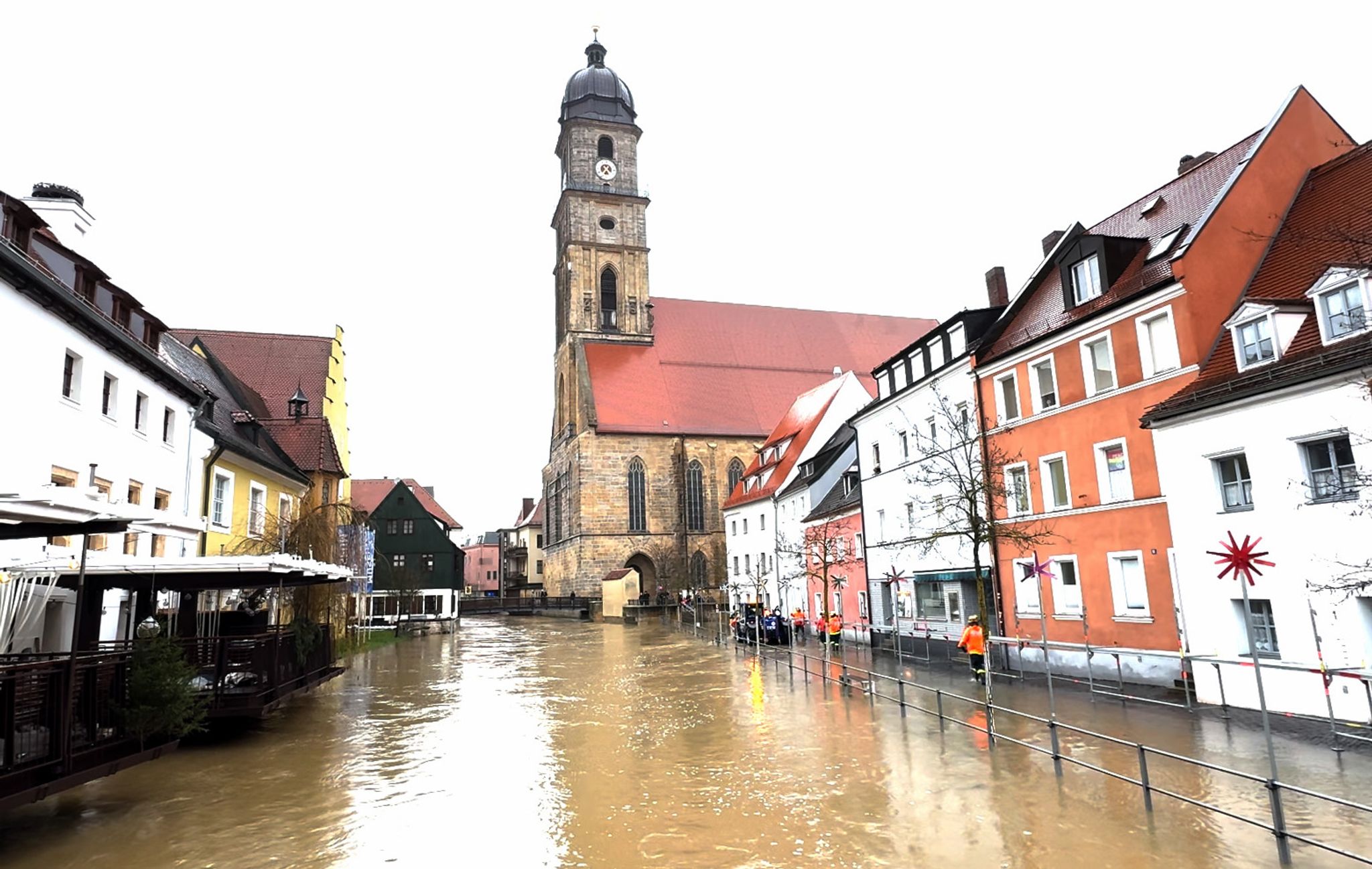 Regen und Wind – Hochwasser und Sturmfluten erwartet