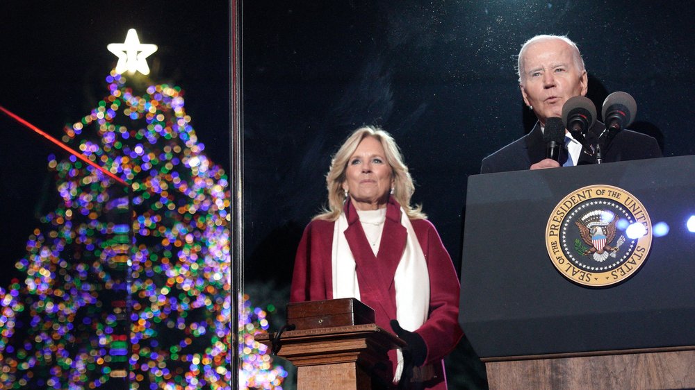 Weihnachtsbaum leuchtet: Joe Biden sorgt für festliche Stimmung