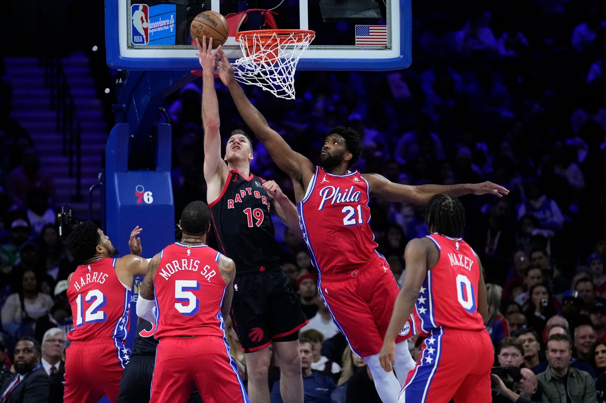 Embiid glänzt bei 76ers-Sieg gegen Toronto