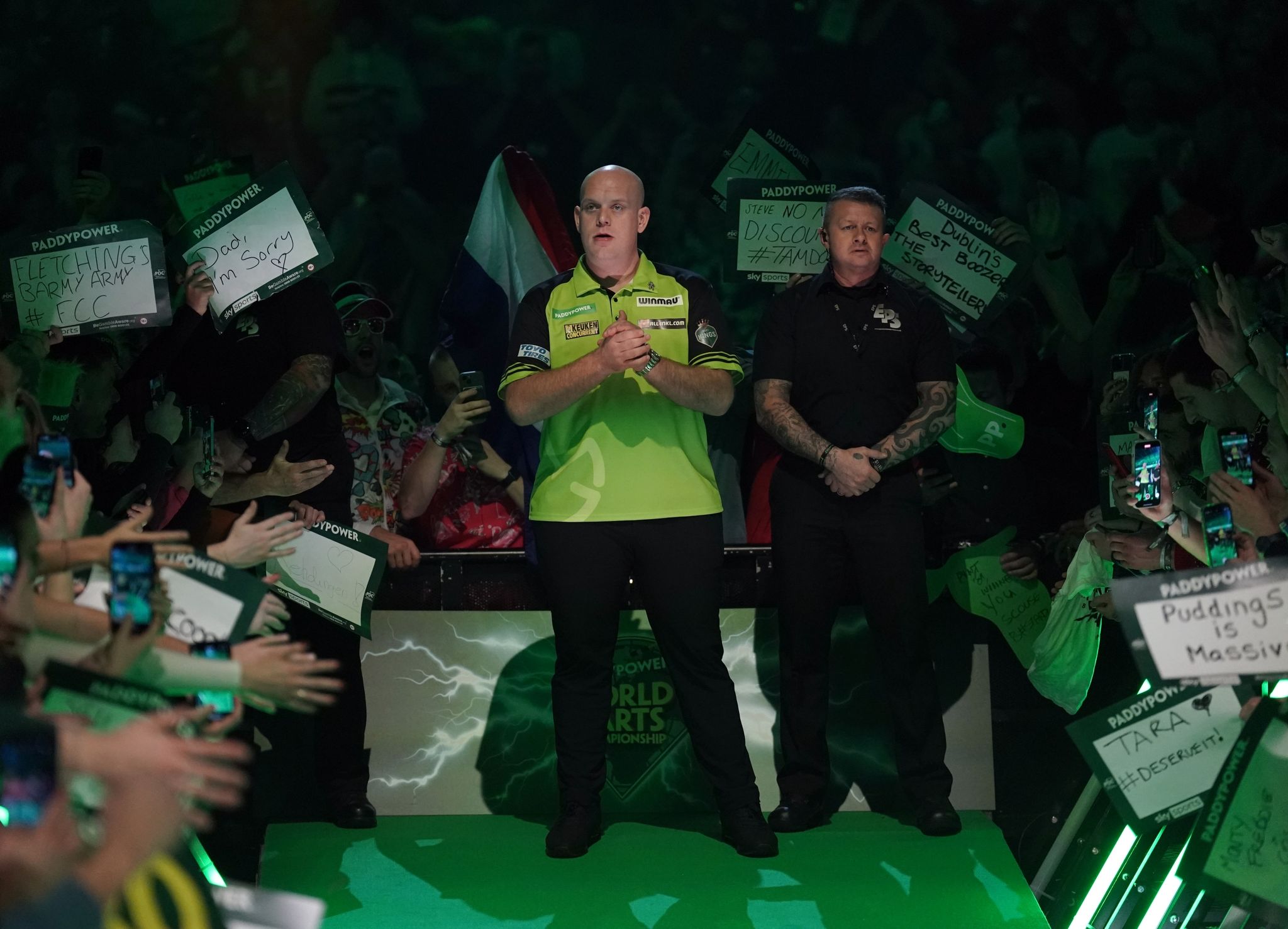 Titelfavorit van Gerwen bei Darts-WM weiter makellos