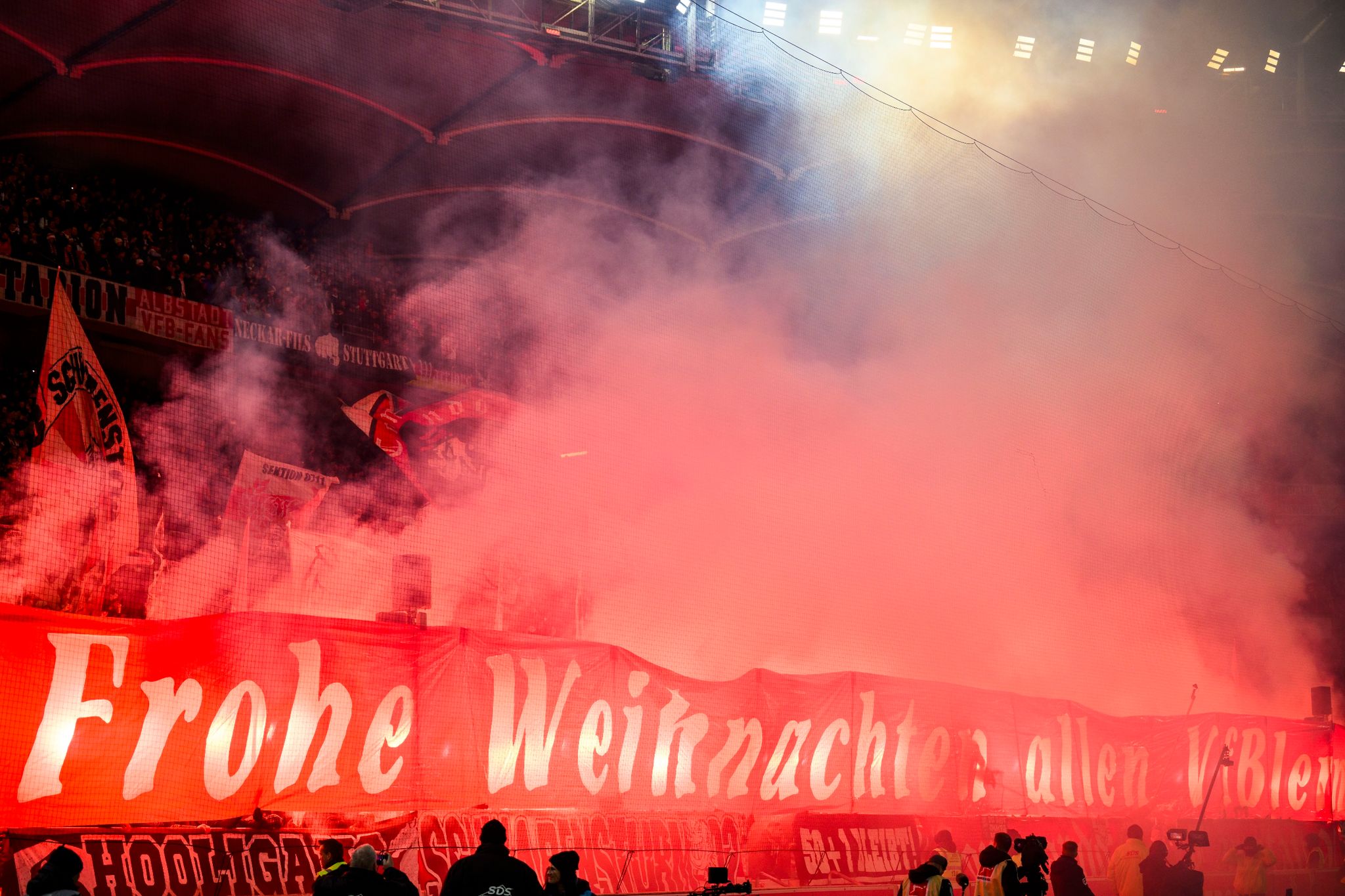 Wenn Millionenstrafen verpuffen: Der Fußball im Pyro-Dilemma