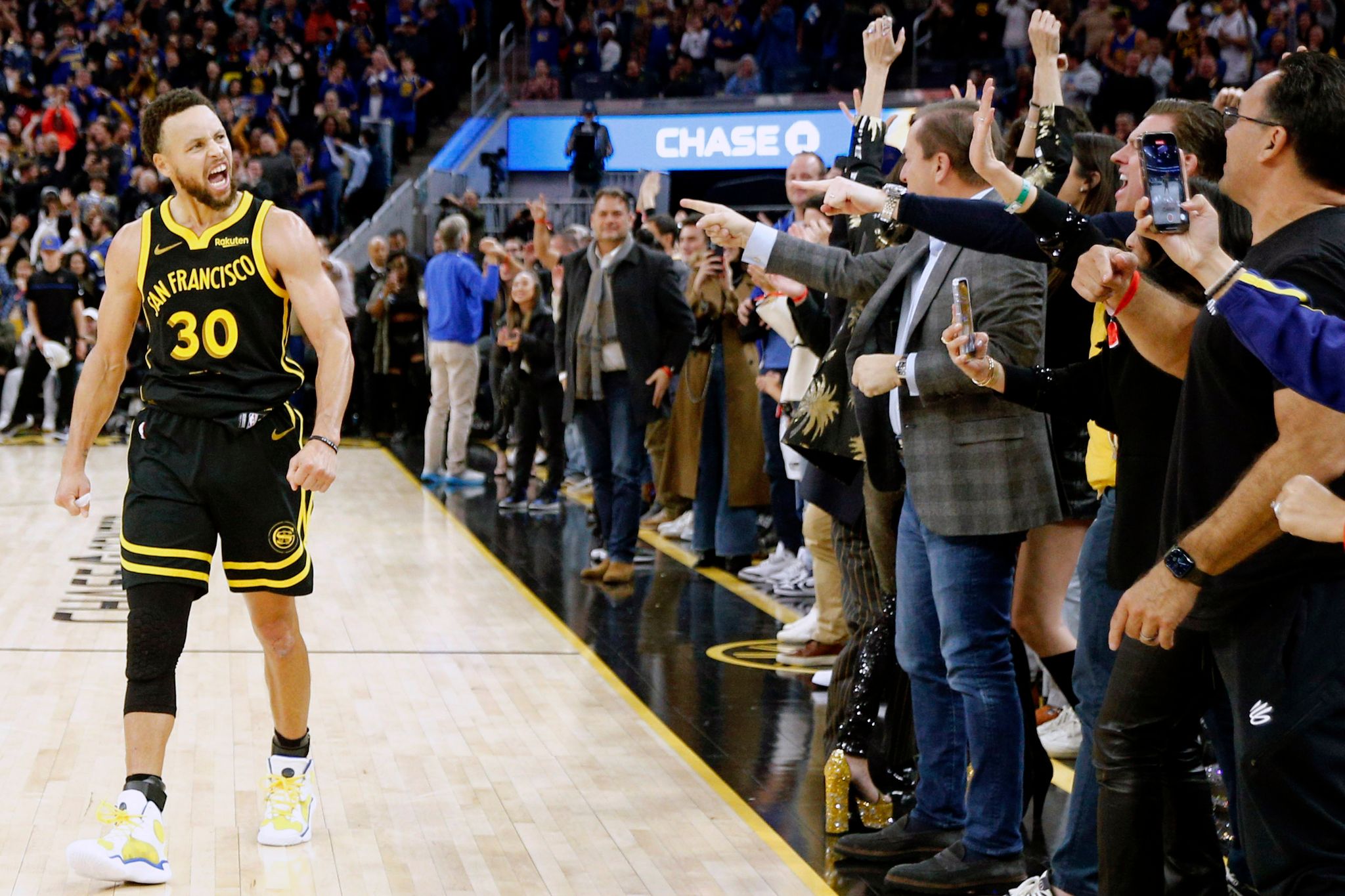 Curry führt Warriors zu Sieg – Theis gewinnt deutsches Duell