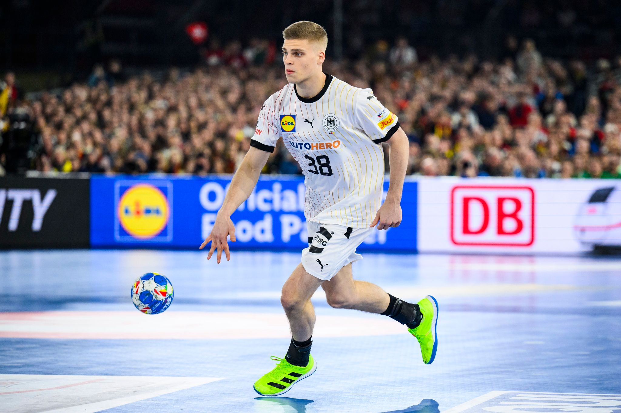 Baby-Boost und Scholz: DHB-Team will in die Hauptrunde