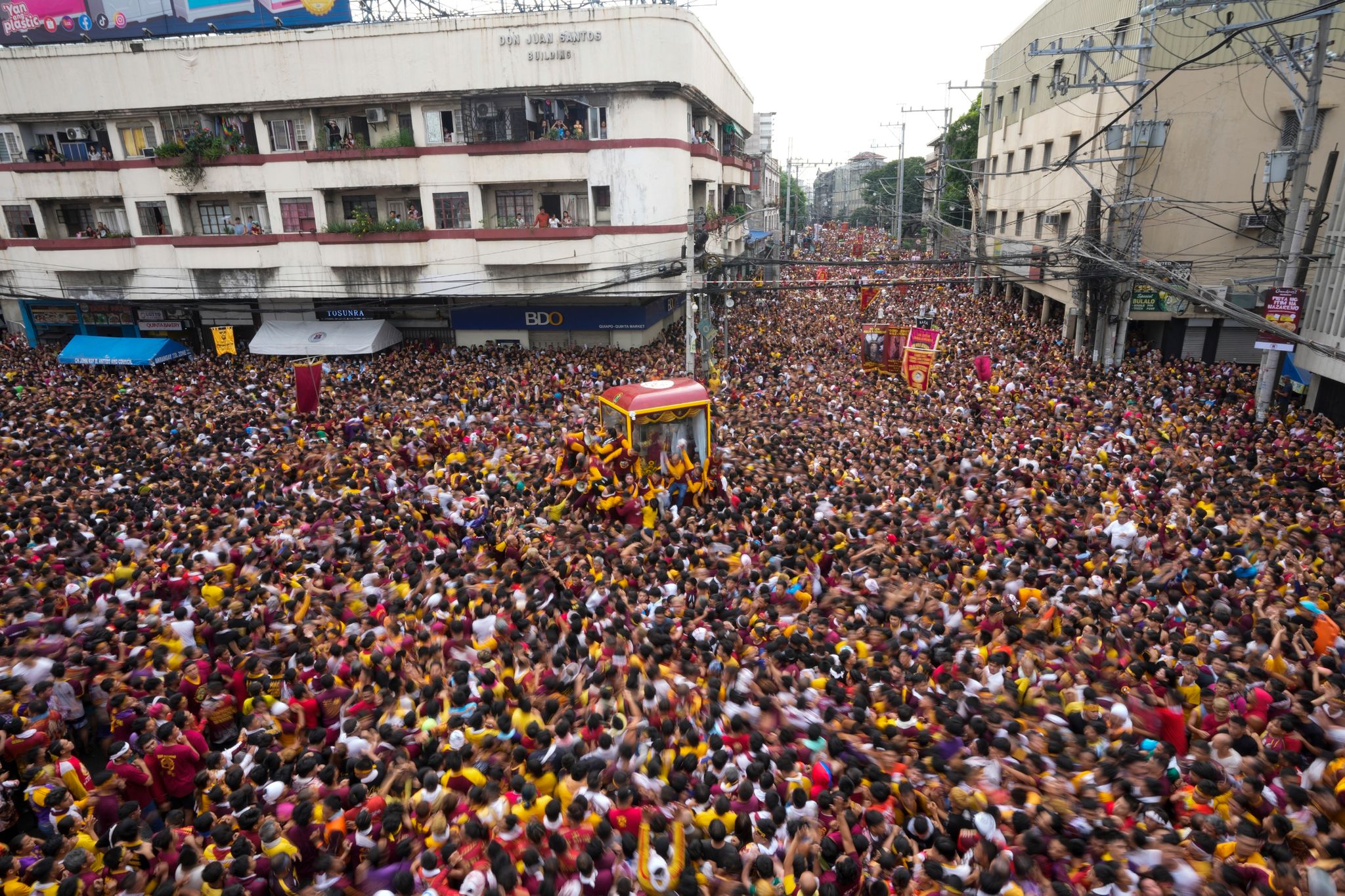 Philippinische Katholiken feiern Mega-Prozession